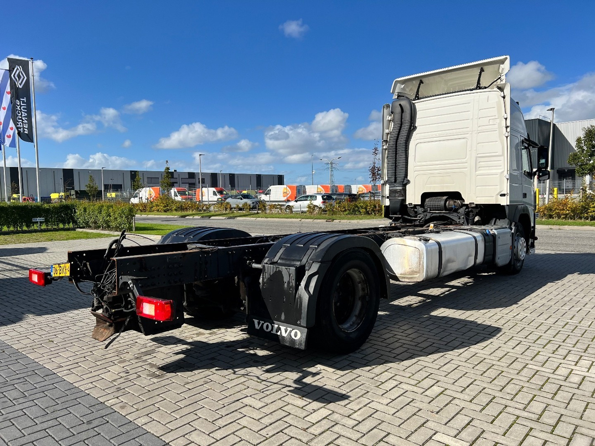 47823324-5.jpg