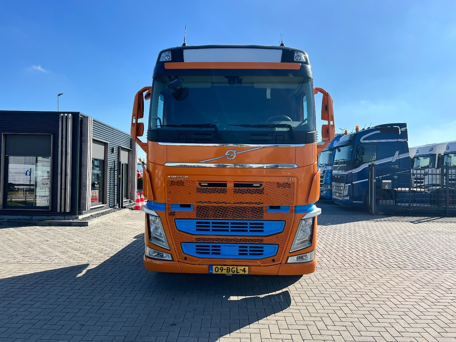 47536478-2.jpg