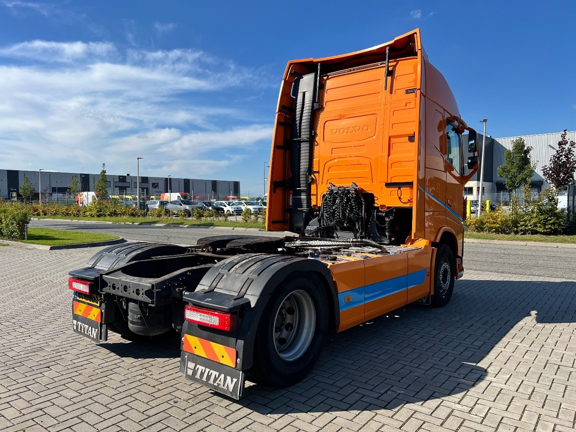47536478-5.jpg