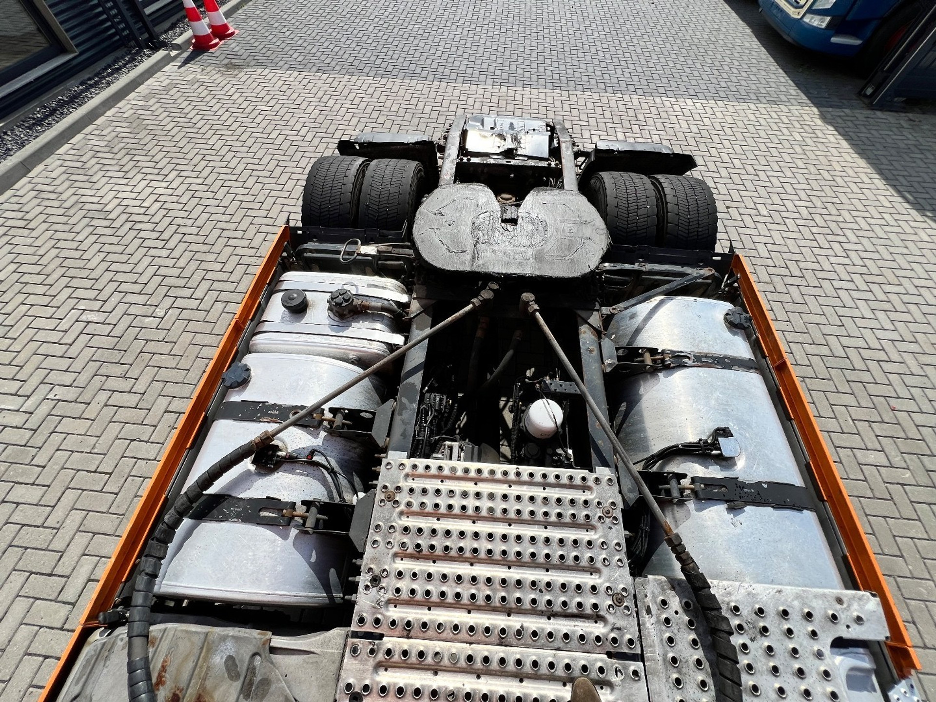 47536311-11.jpg