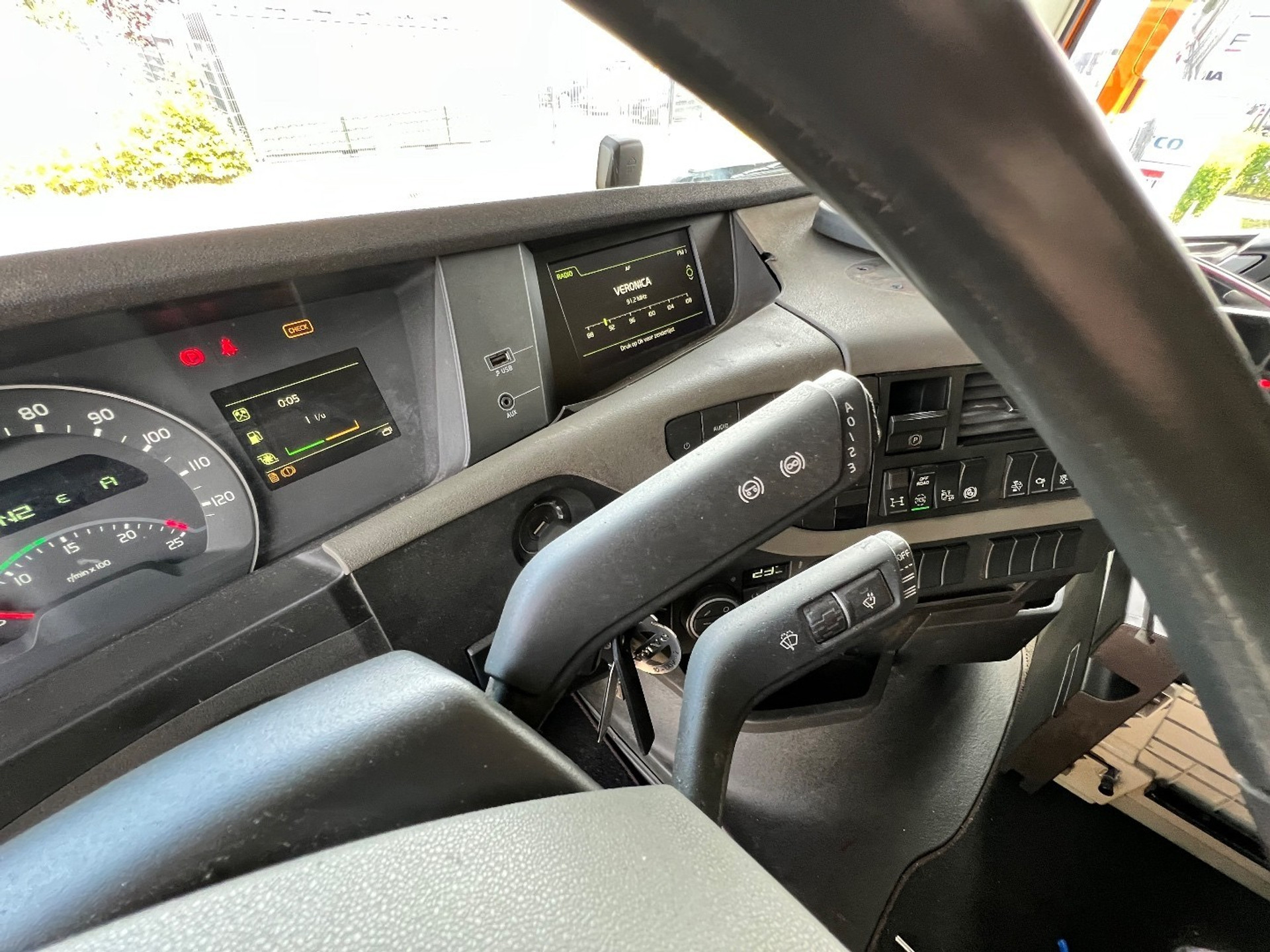 47536311-20.jpg