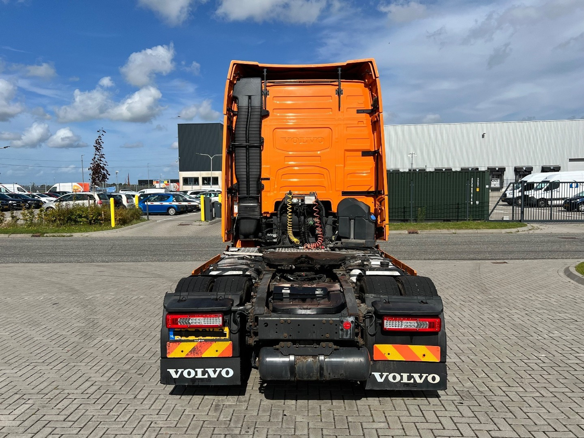 47536311-6.jpg