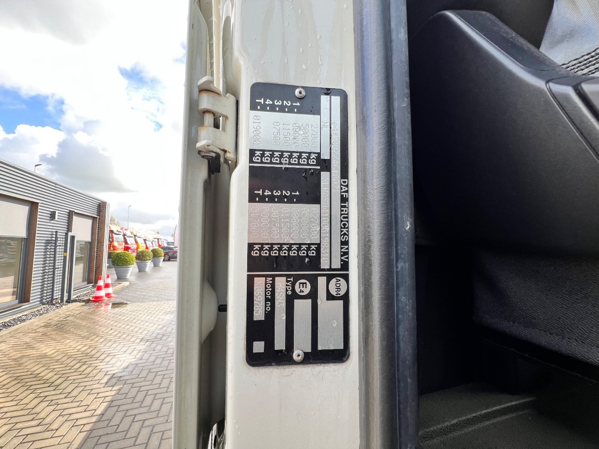 47747446-22.jpg
