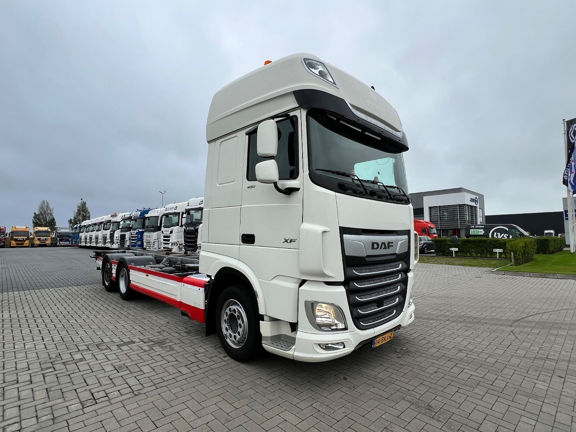 47747446-3.jpg
