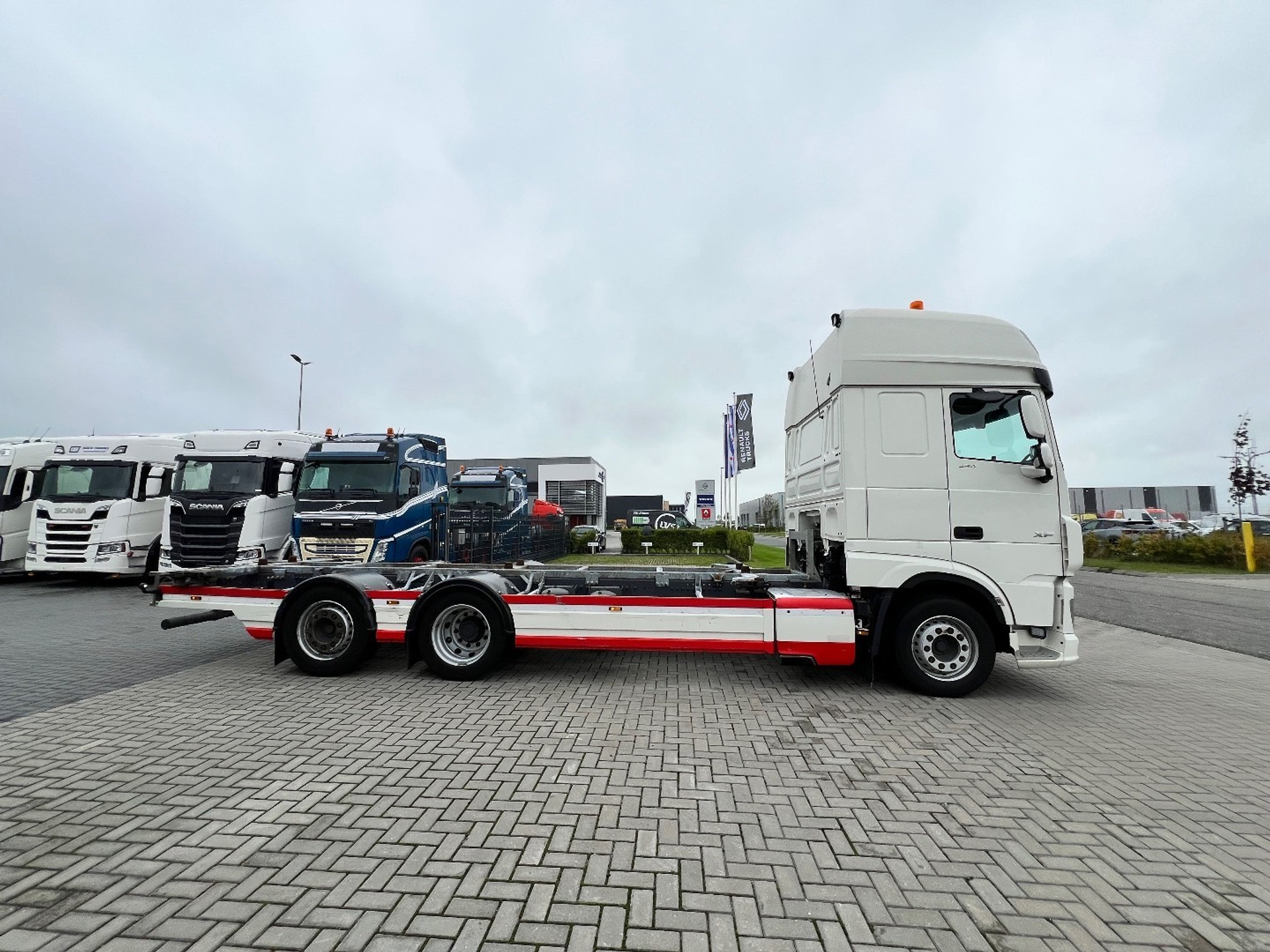 47747446-4.jpg