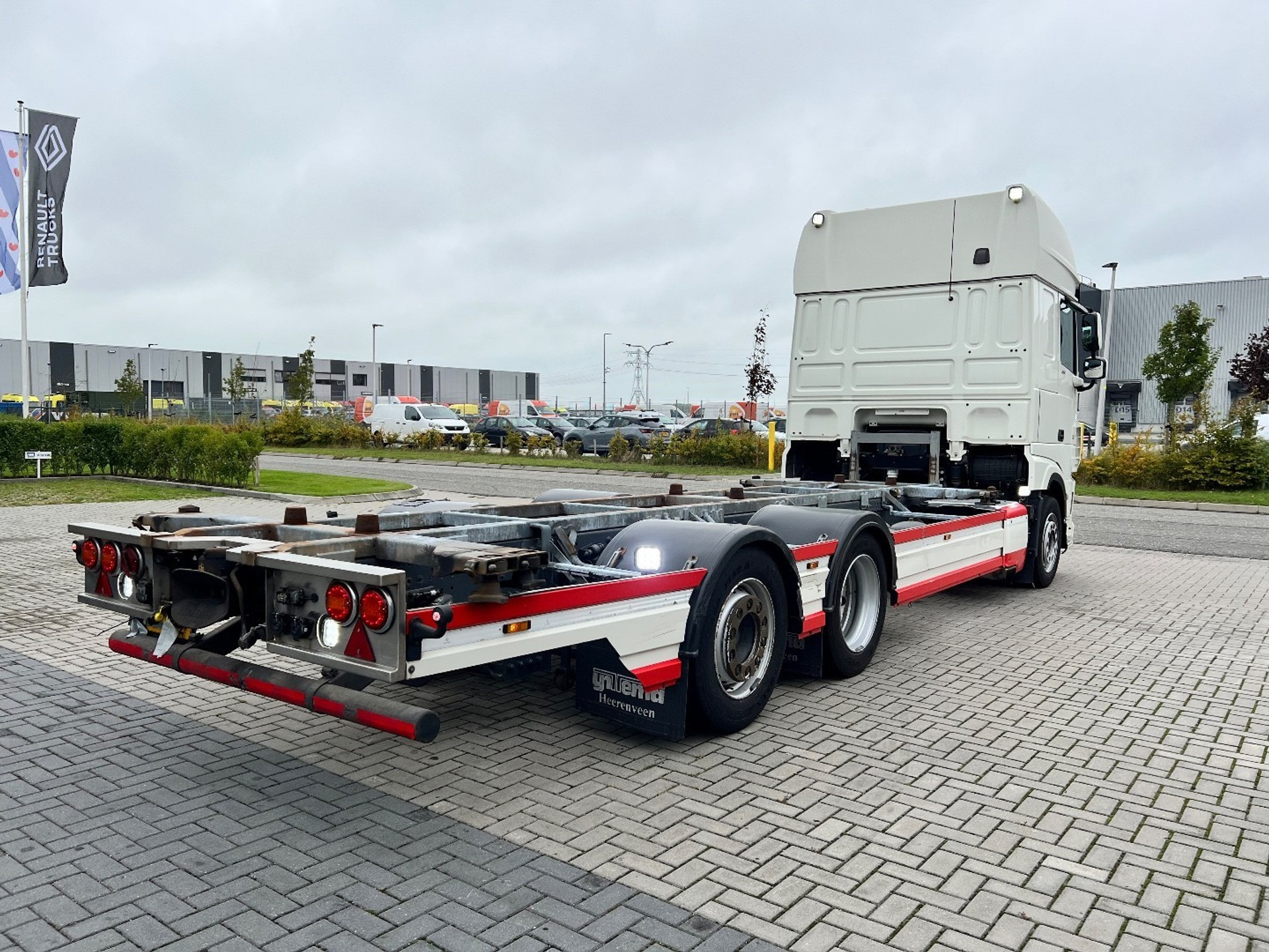 47747446-5.jpg