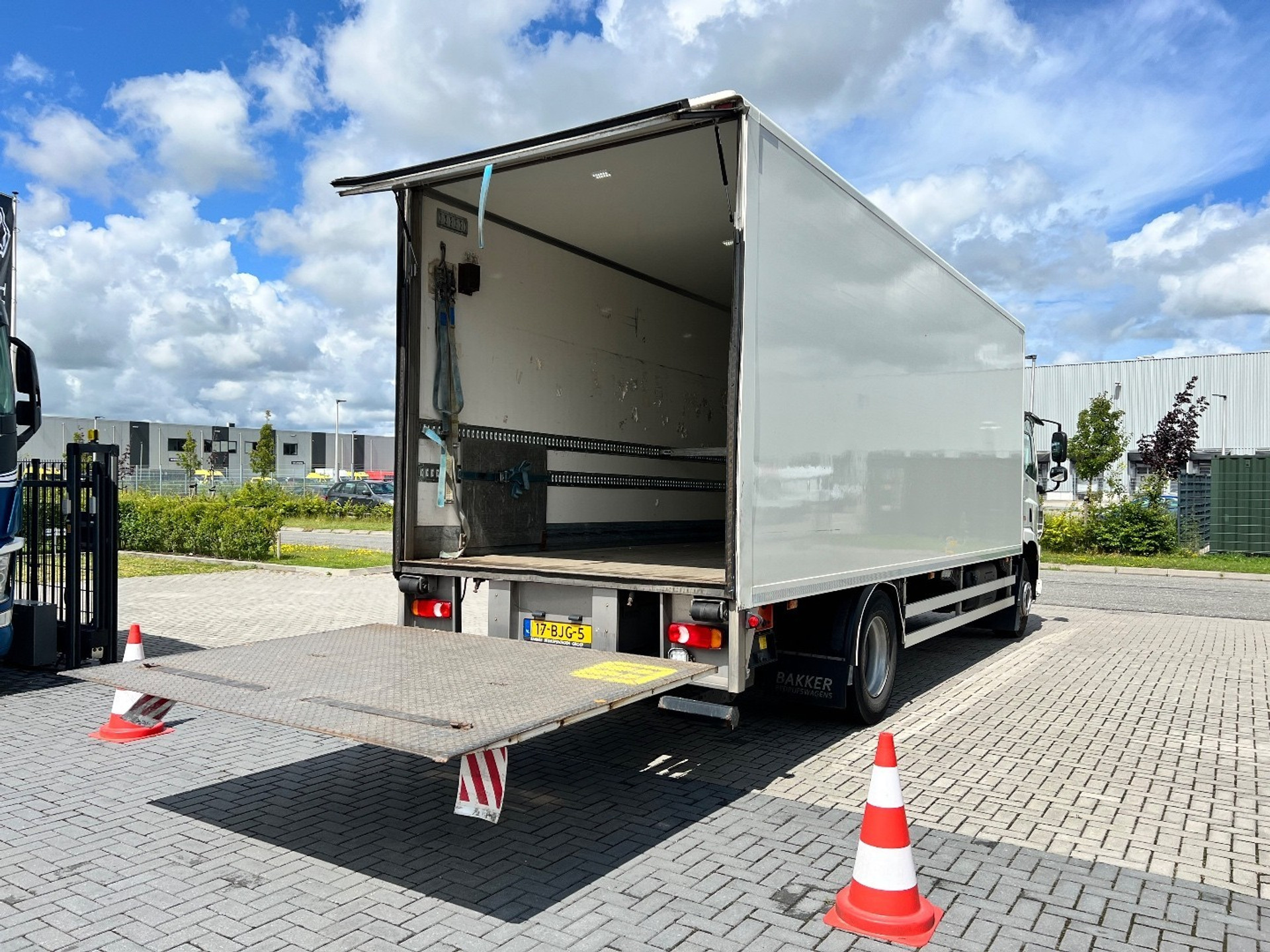 46424150-14.jpg