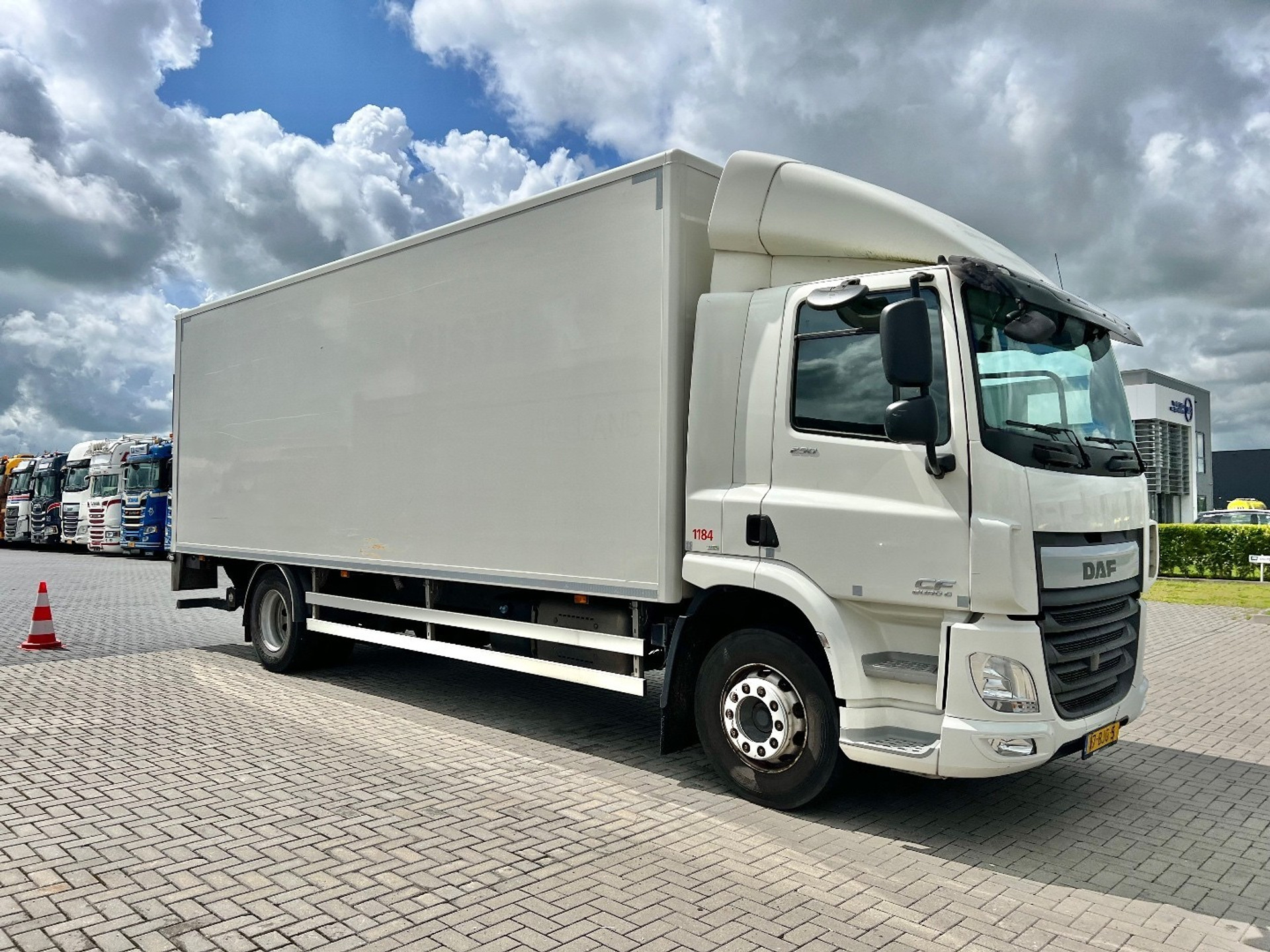 46424150-3.jpg
