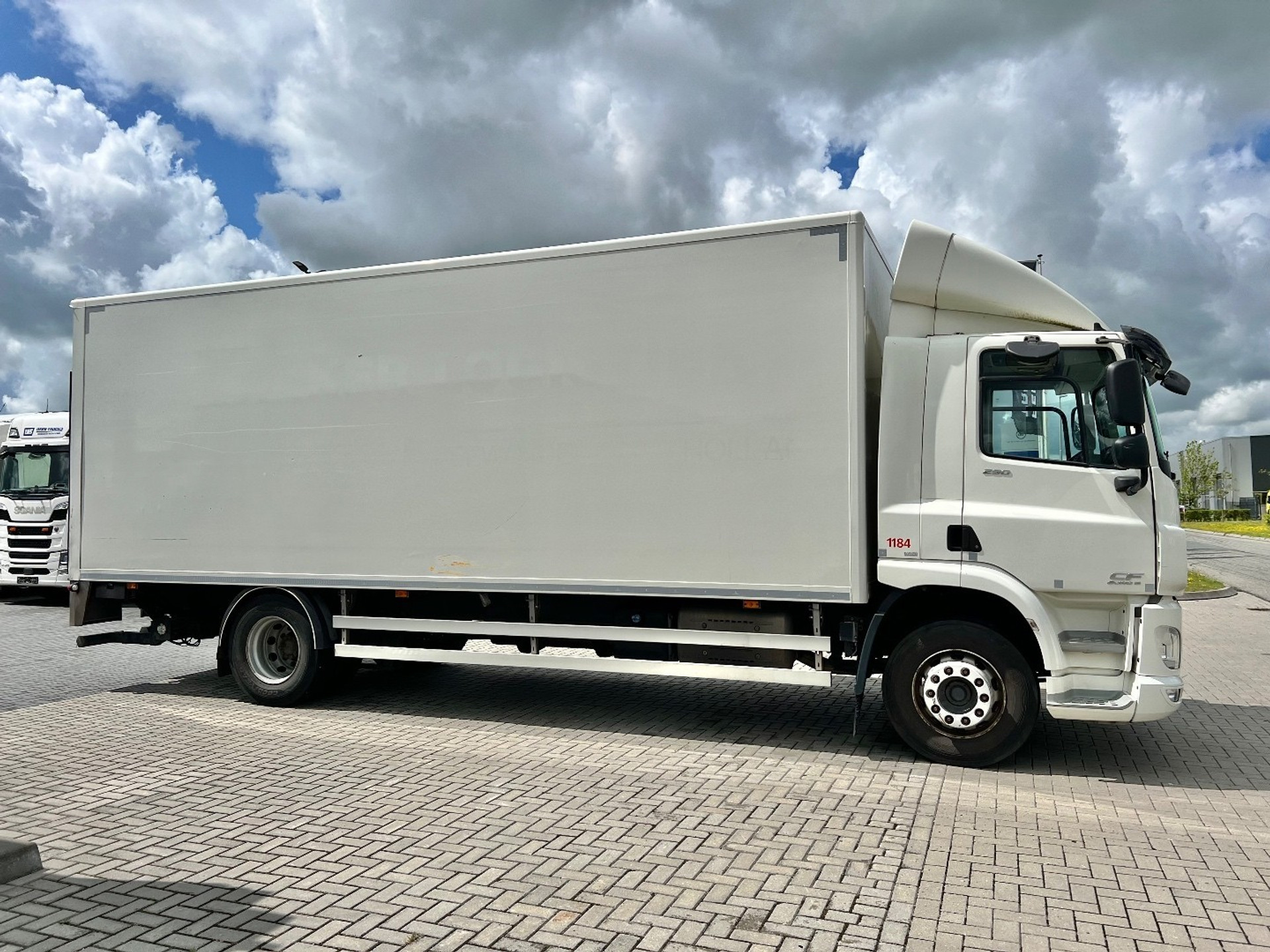 46424150-4.jpg