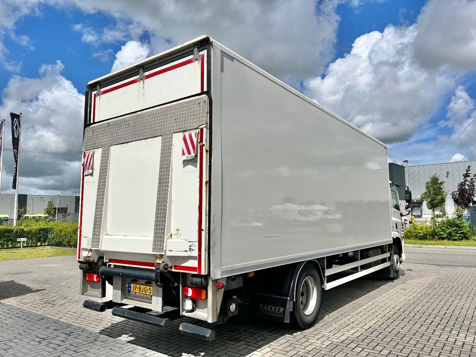 46424150-5.jpg