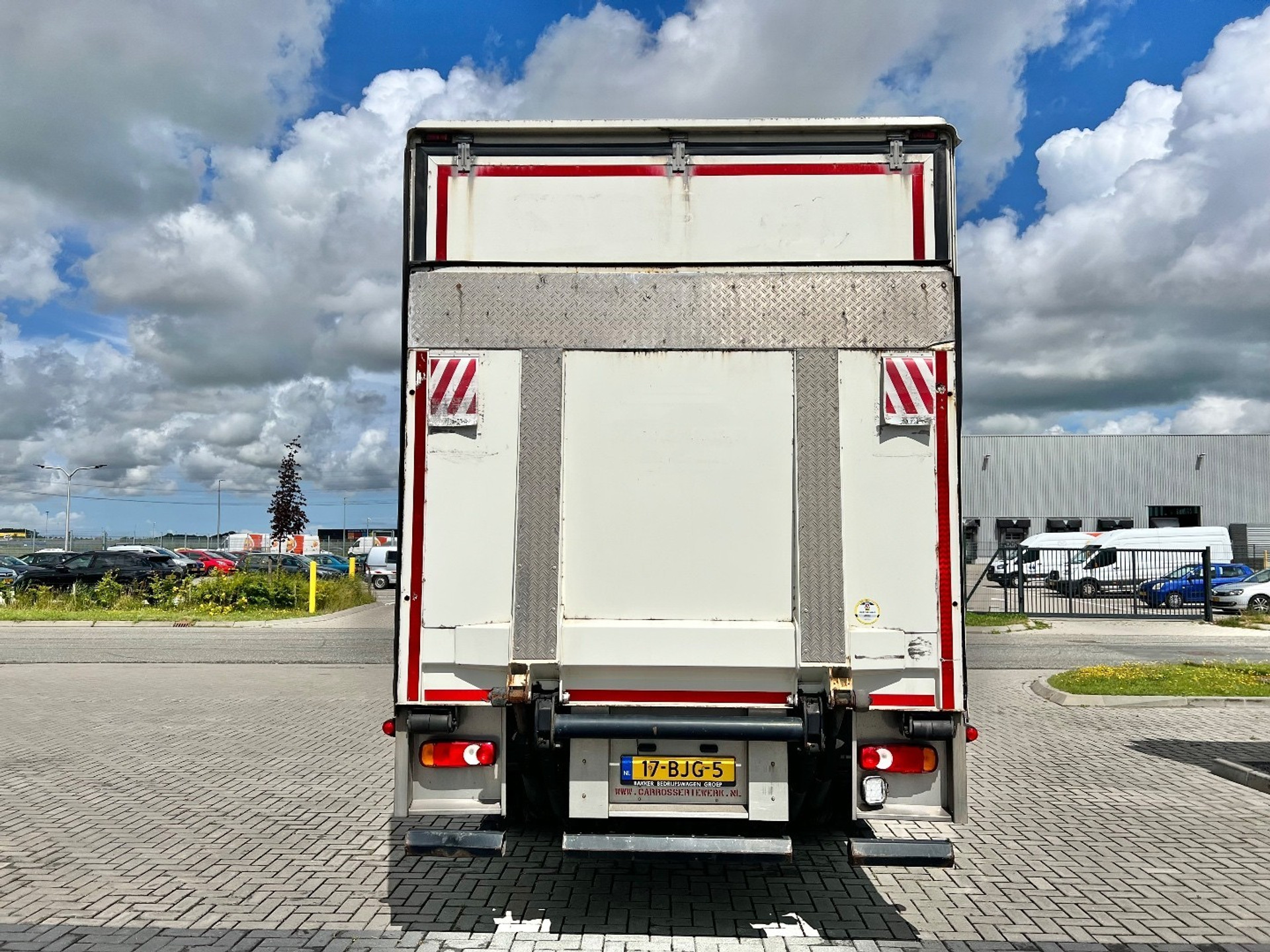 46424150-6.jpg