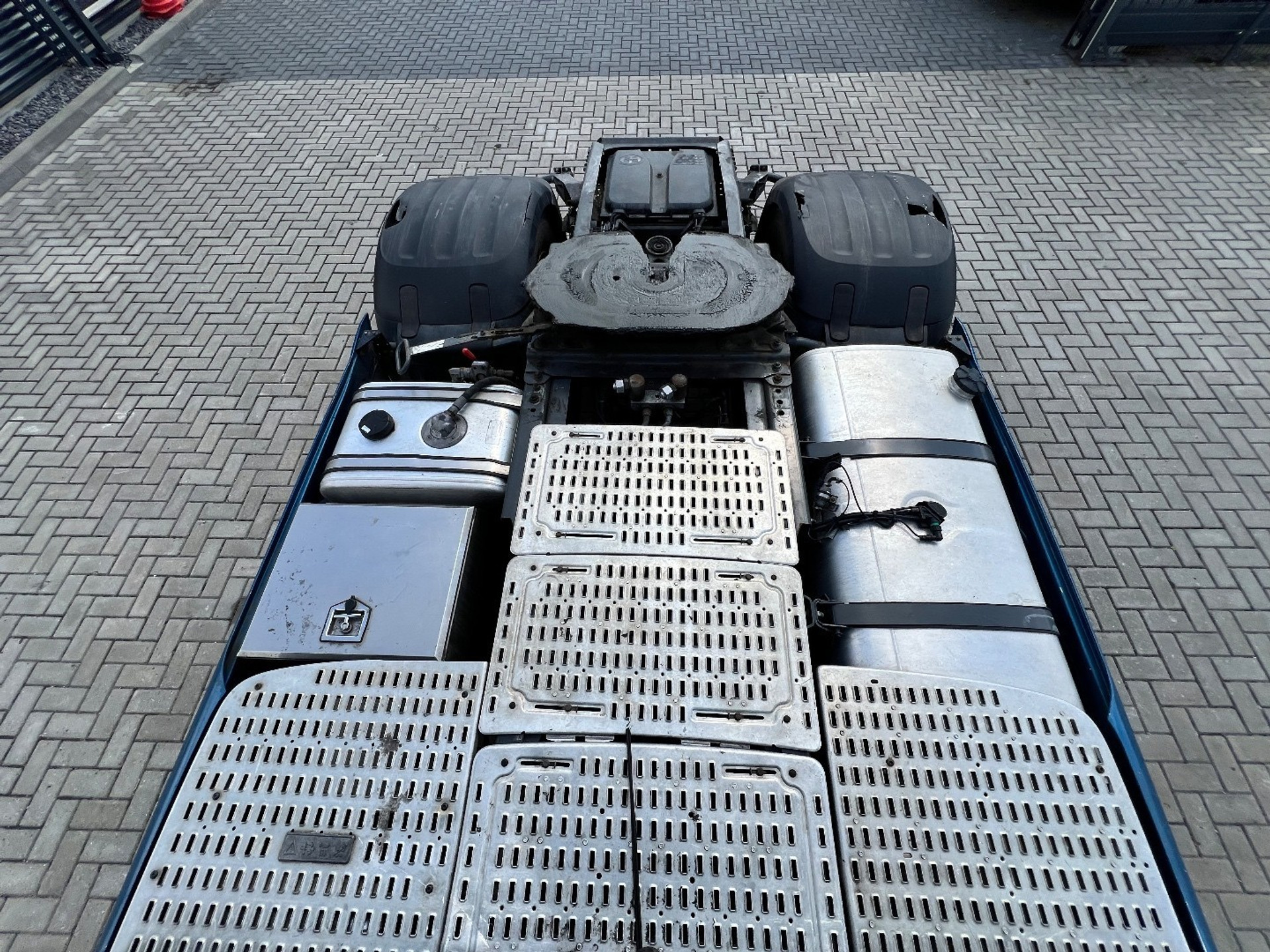 46560679-17.jpg