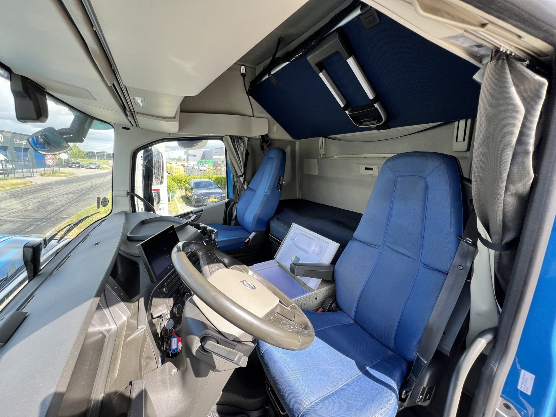 45205015-14.jpg
