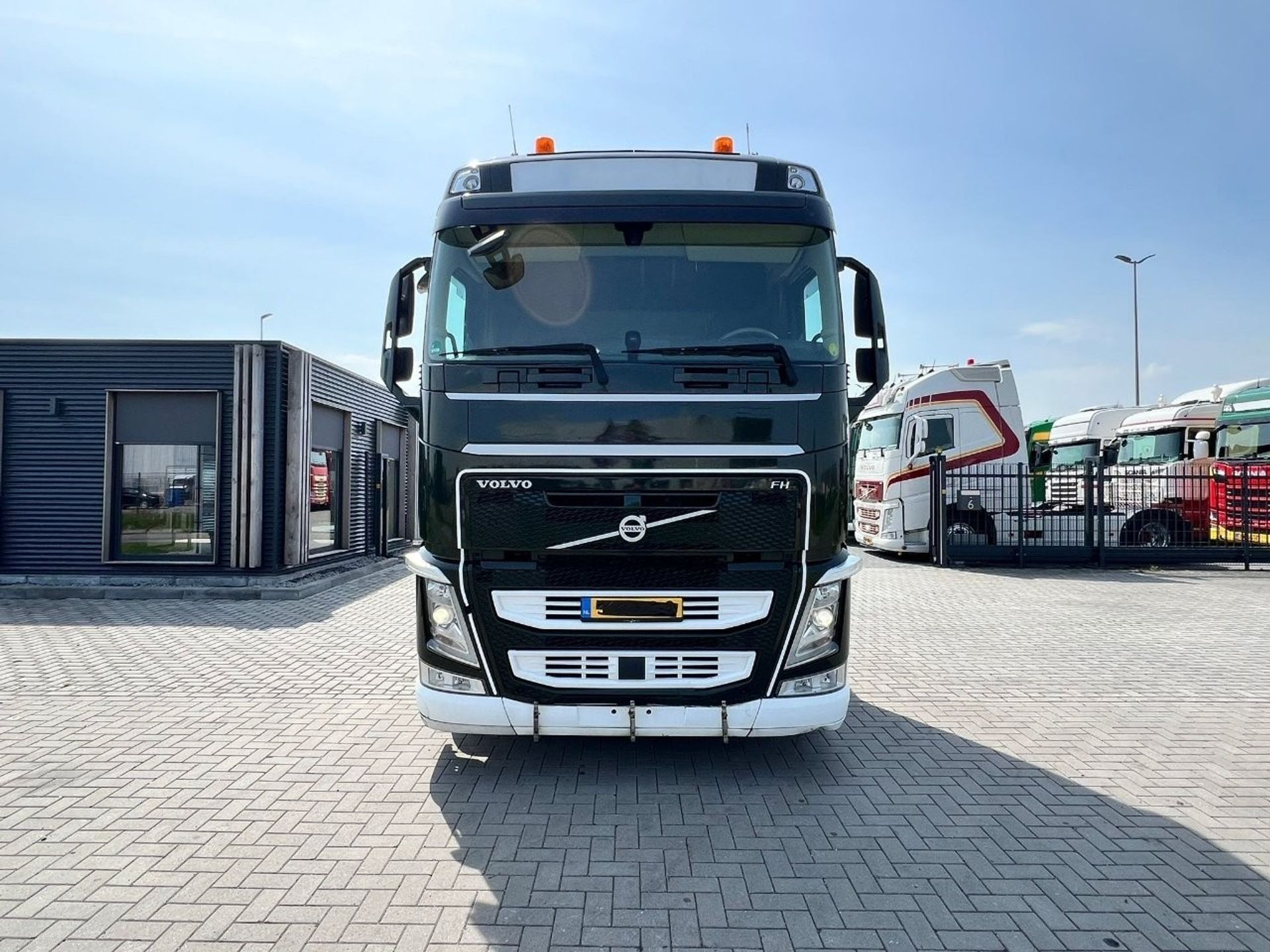 Volvo-FH-500-6x2-vla-trekker-2.jpg