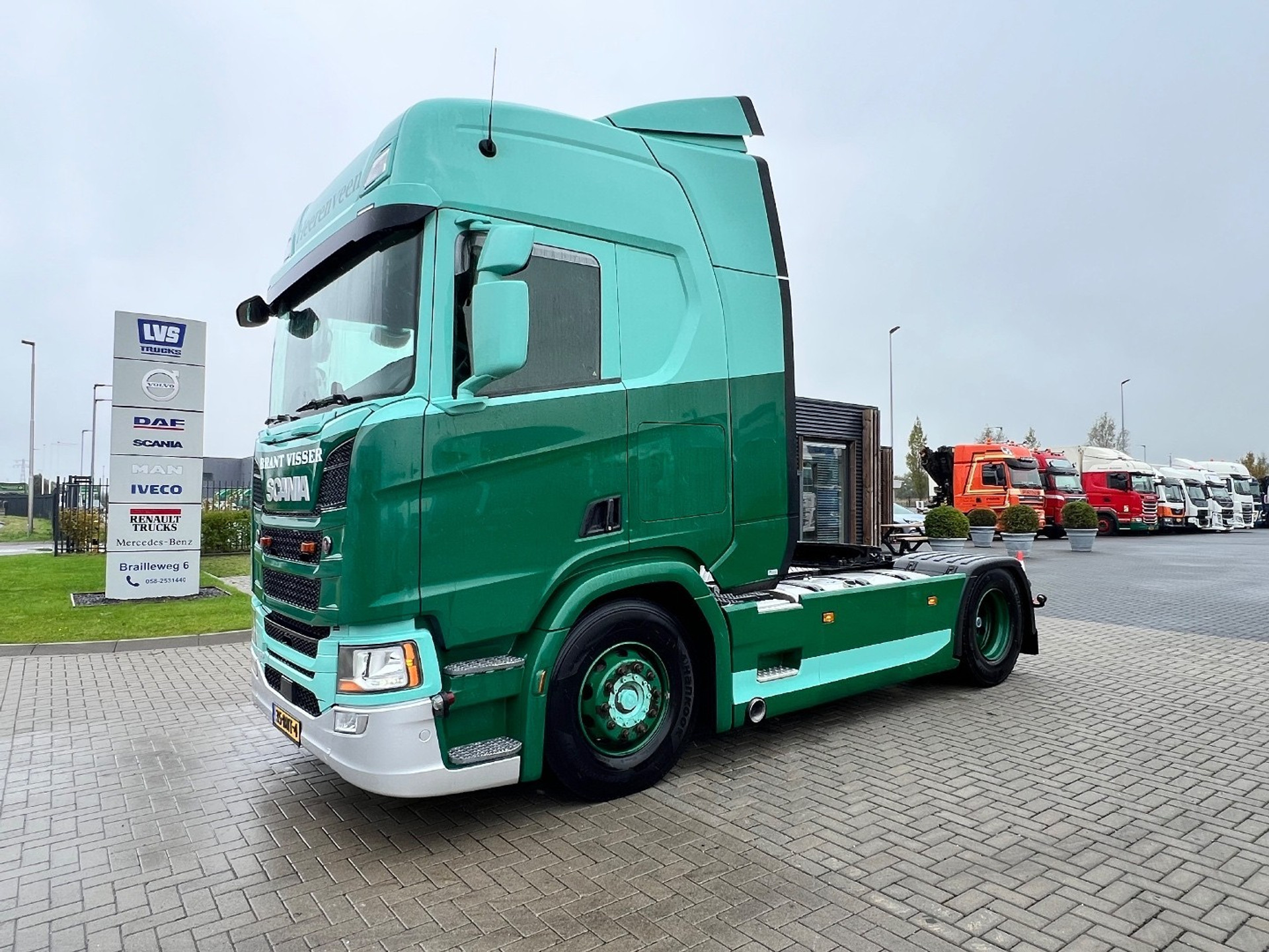 48250652-1.jpg