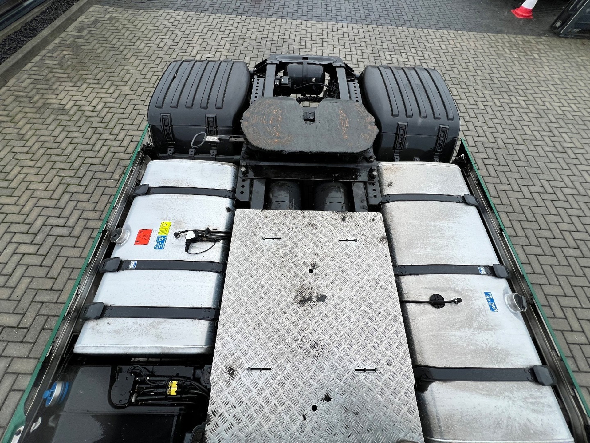 48250652-10.jpg