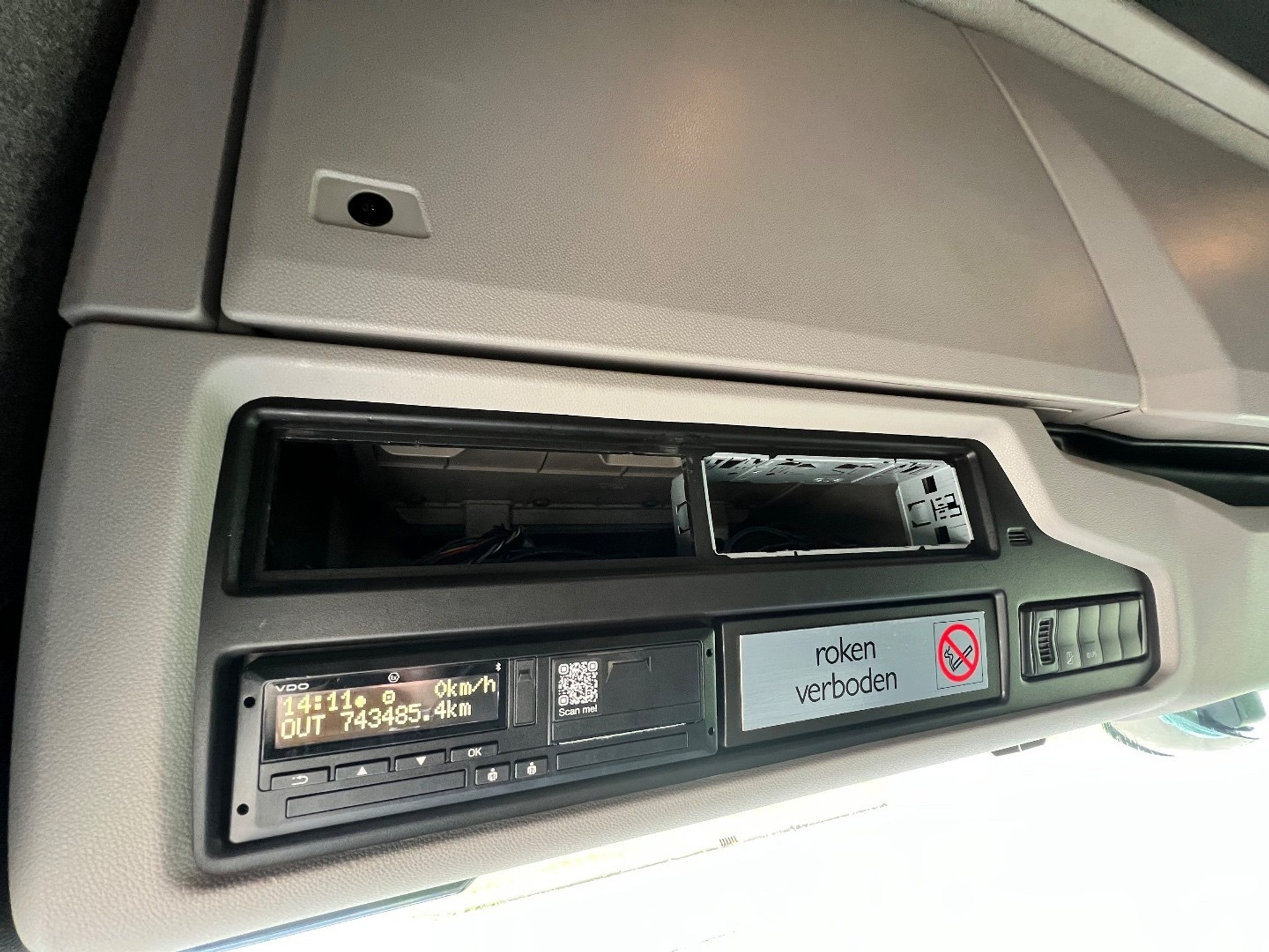 48250652-20.jpg