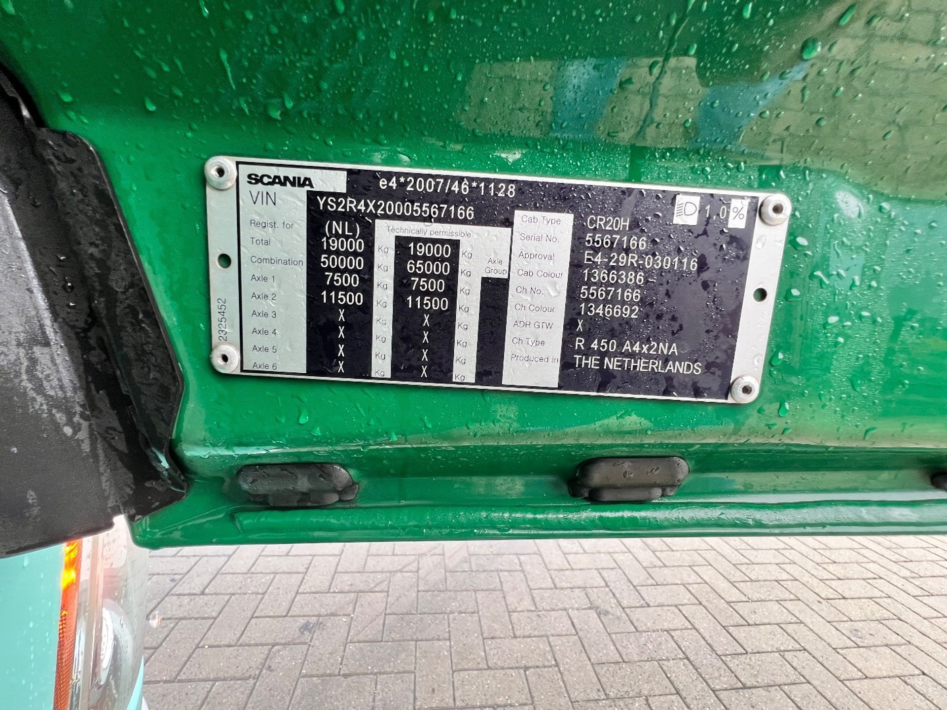 48250652-22.jpg