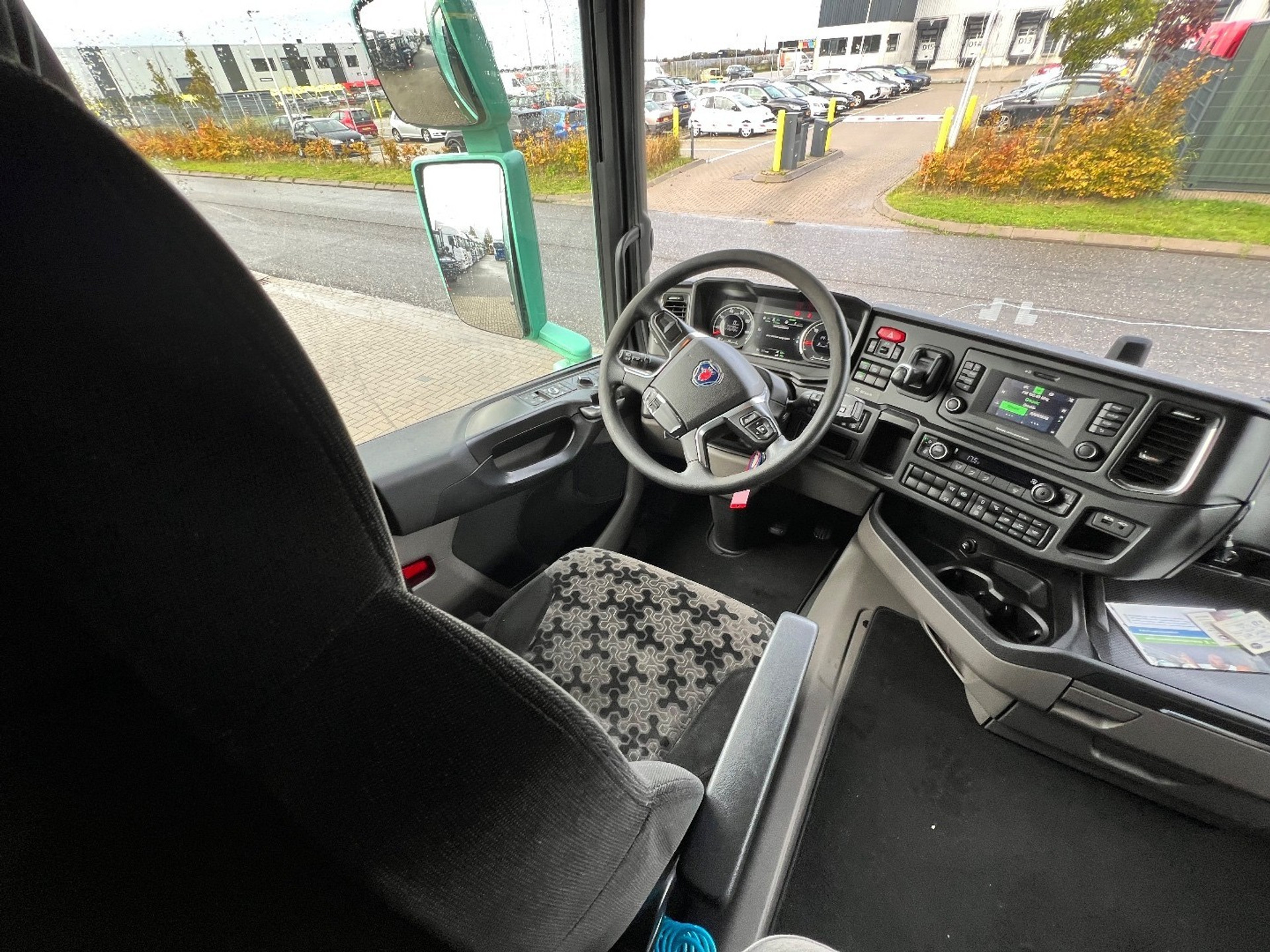 48250652-24.jpg