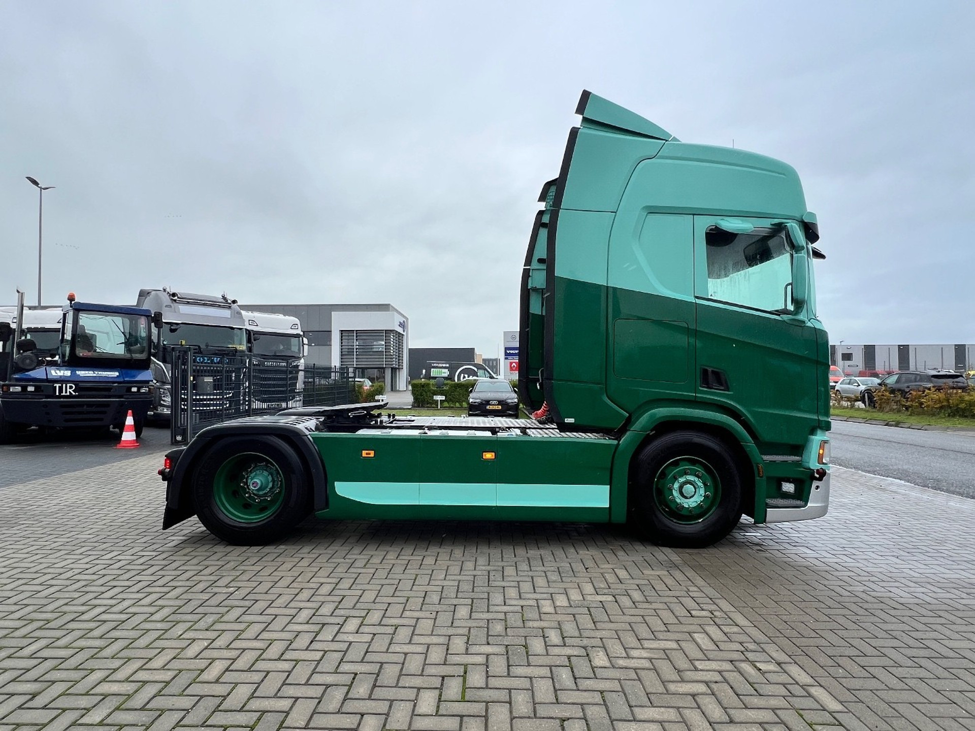 48250652-4.jpg