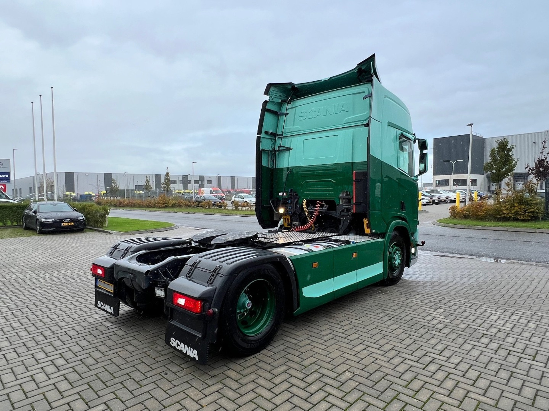 48250652-5.jpg