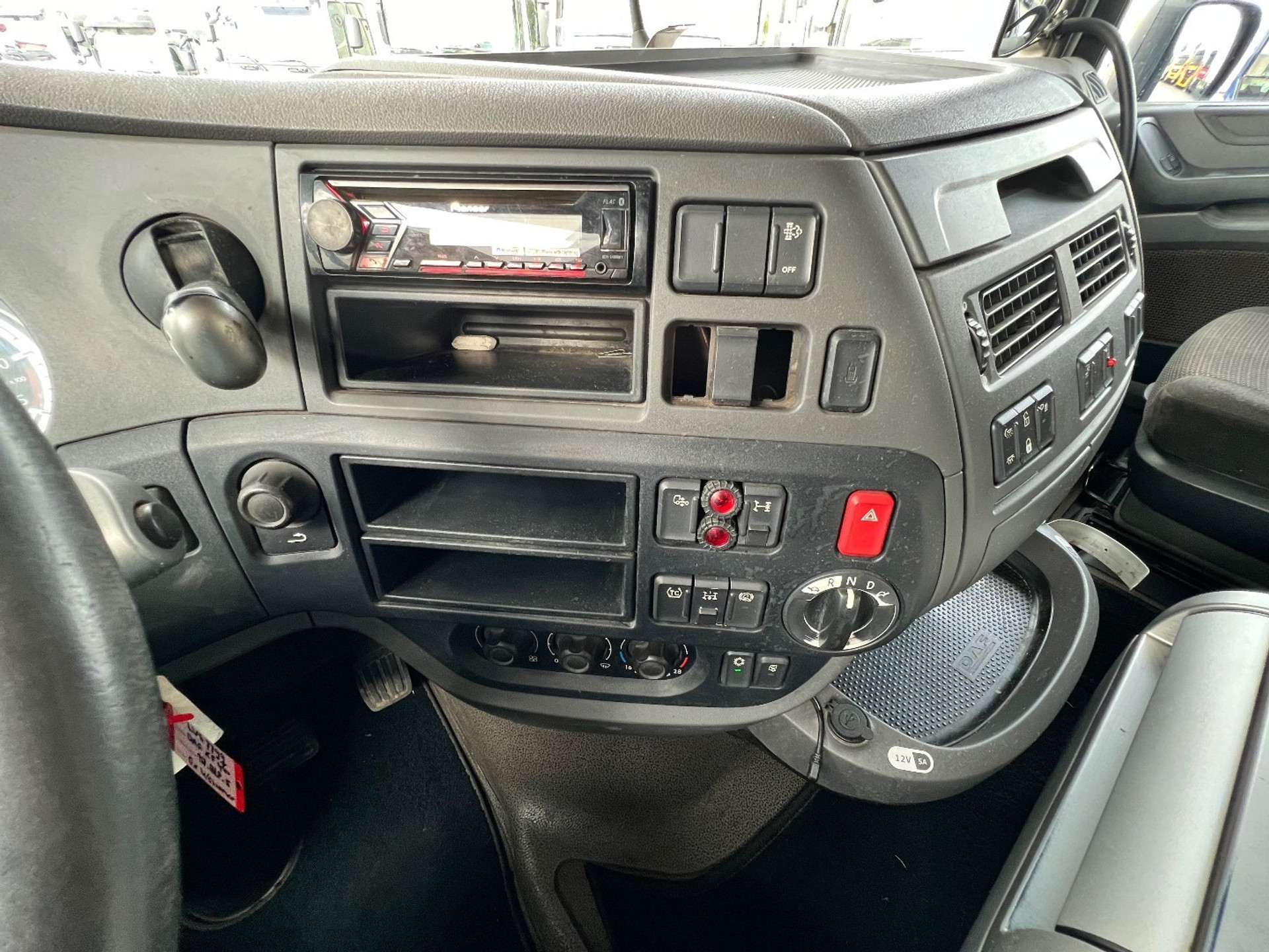 46721216-21.jpg