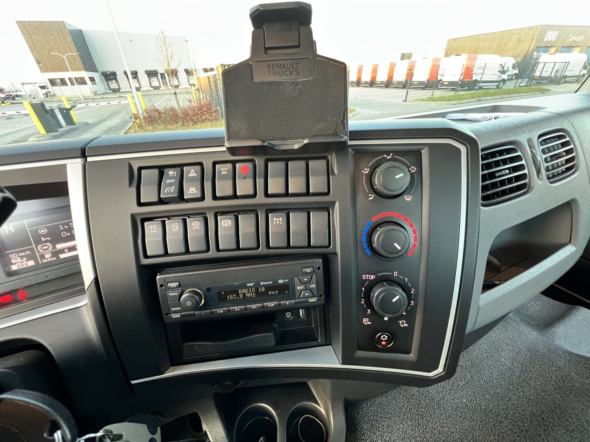 43035745-13.jpg