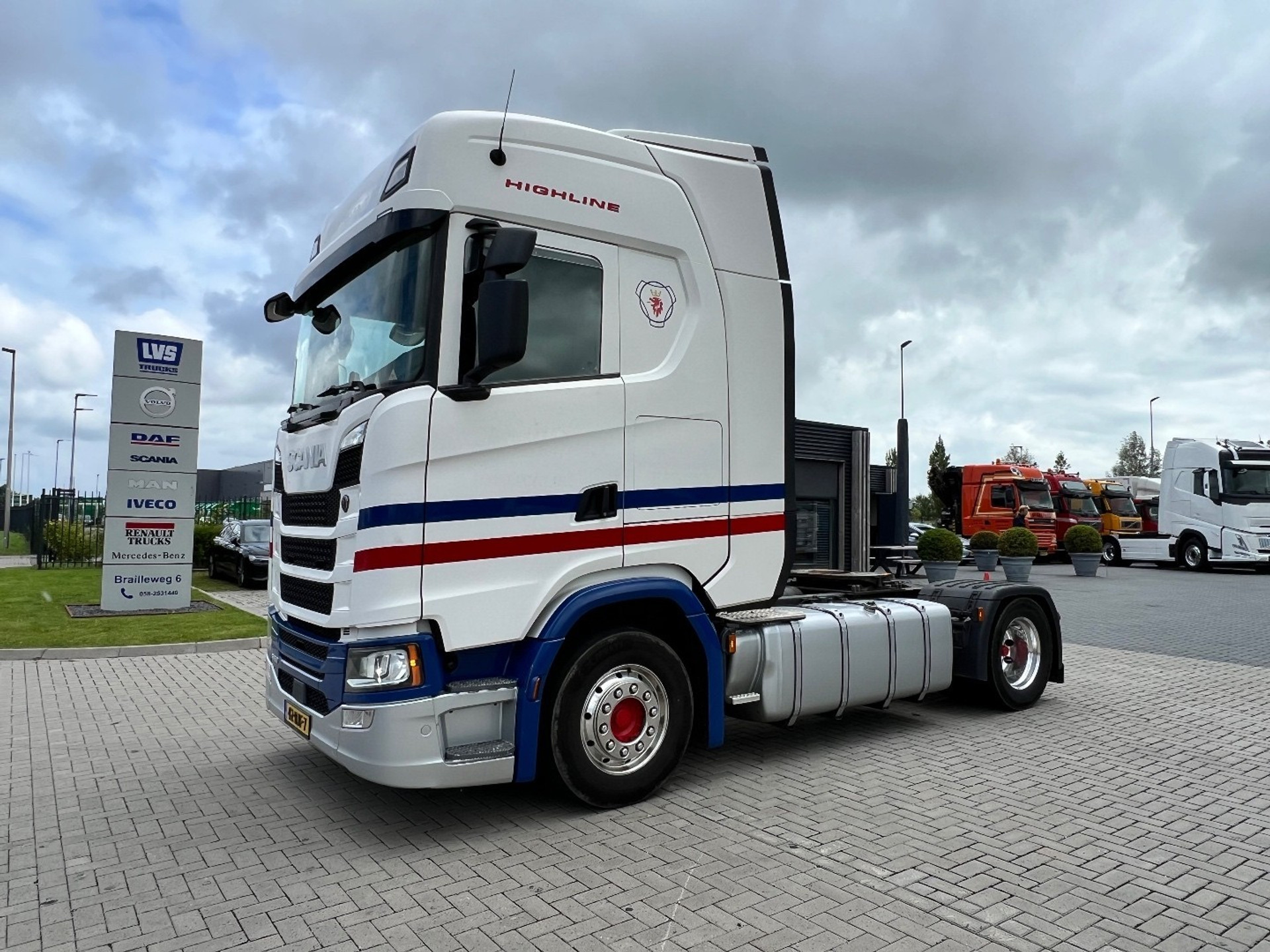 46763171-1.jpg