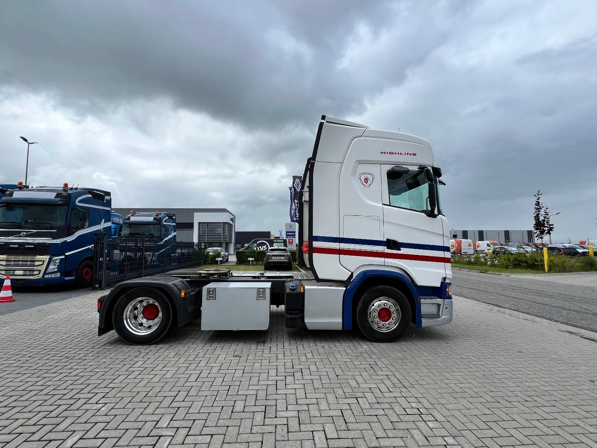46763171-4.jpg