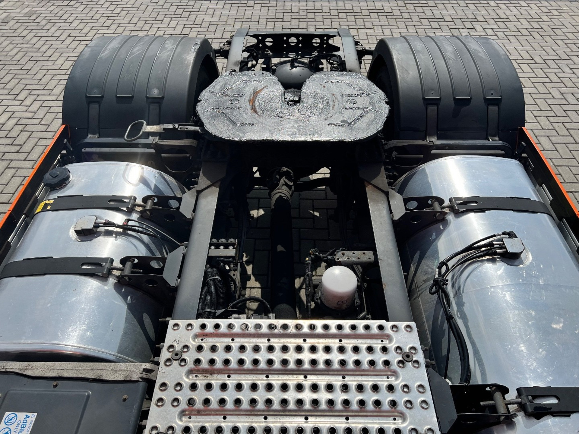 47253465-10.jpg