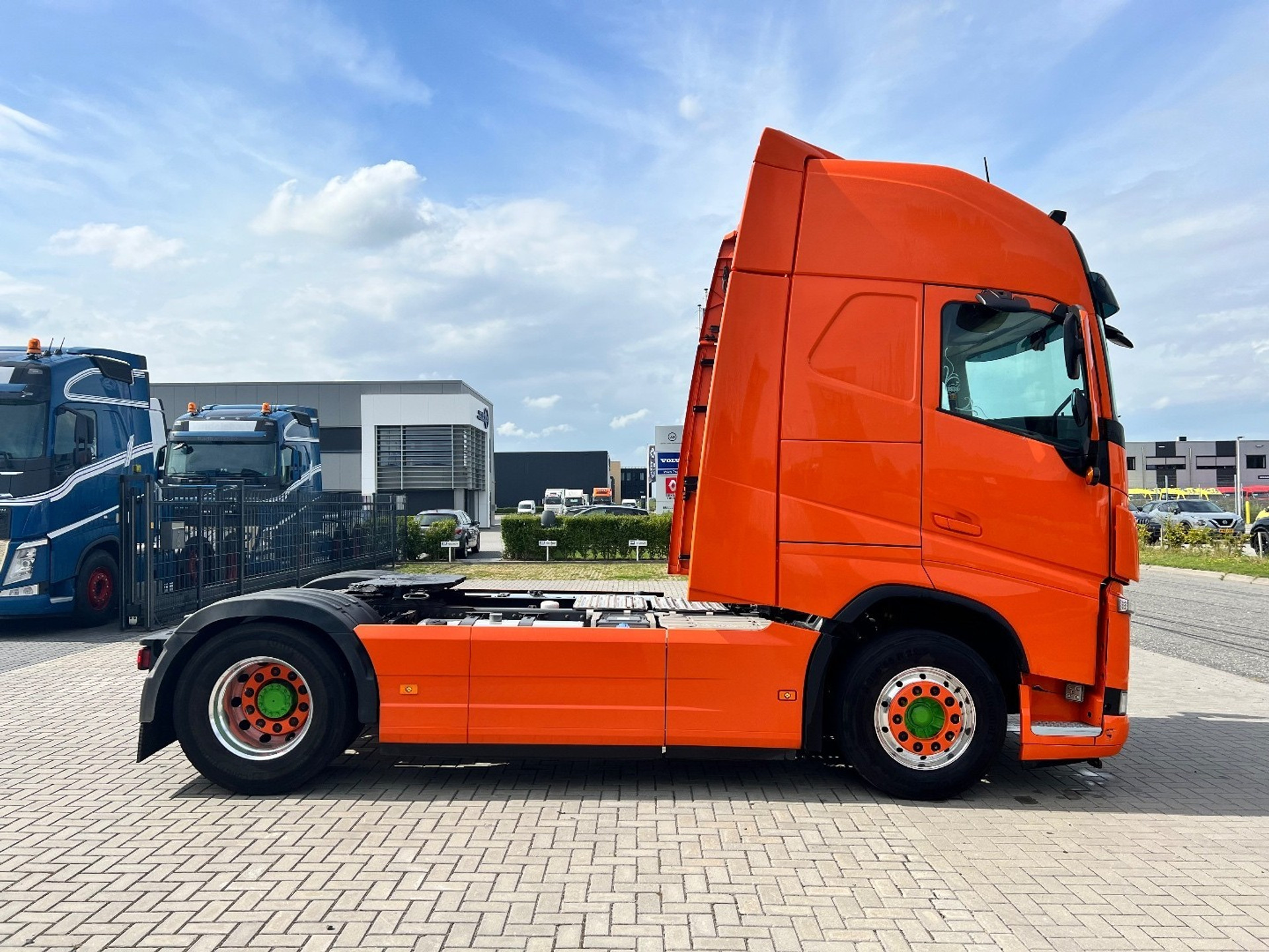 47253465-4.jpg