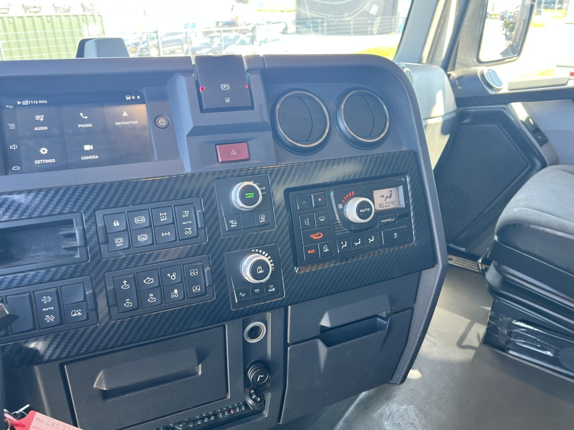 44649977-20.jpg