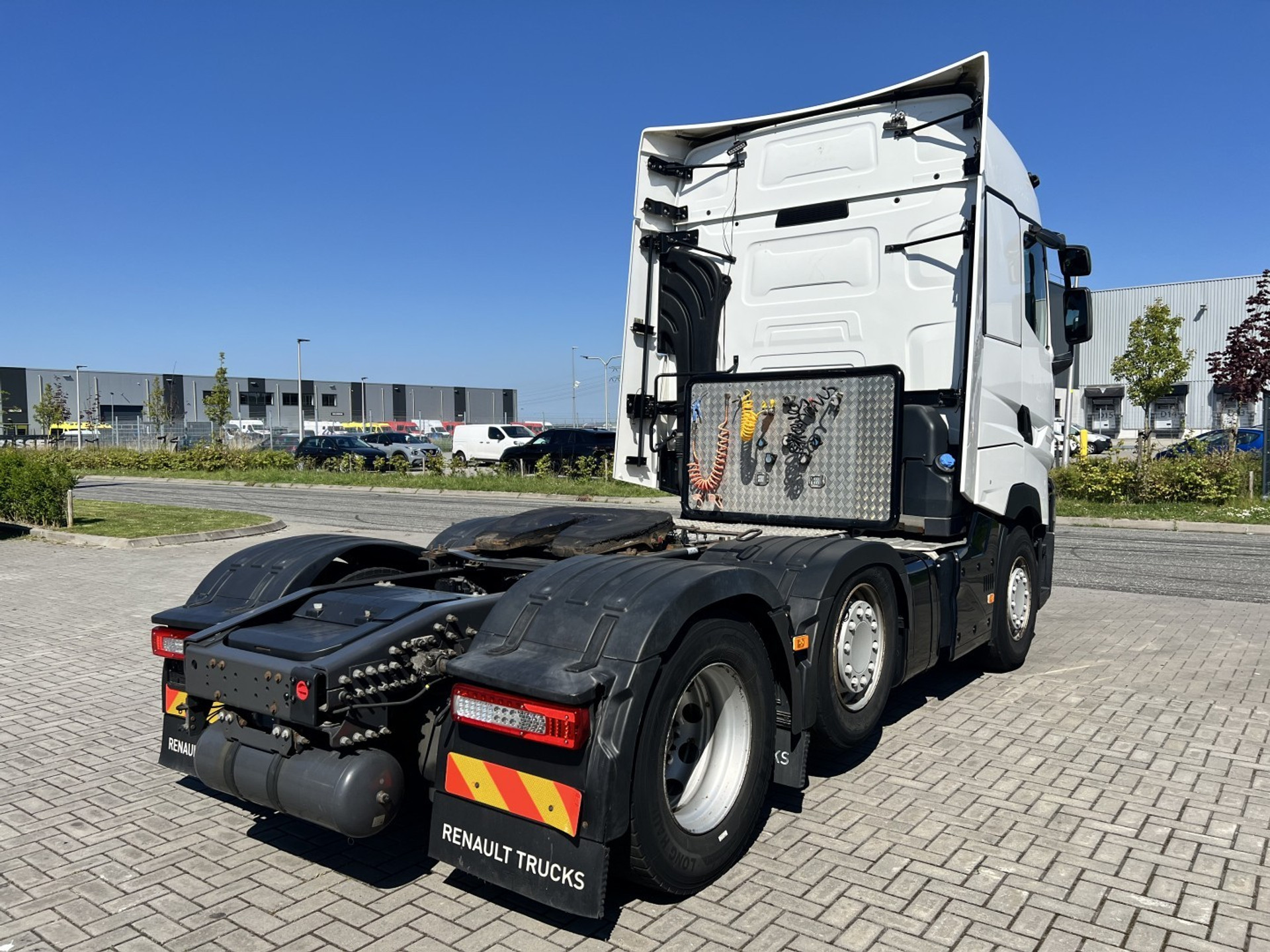 44649977-5.jpg