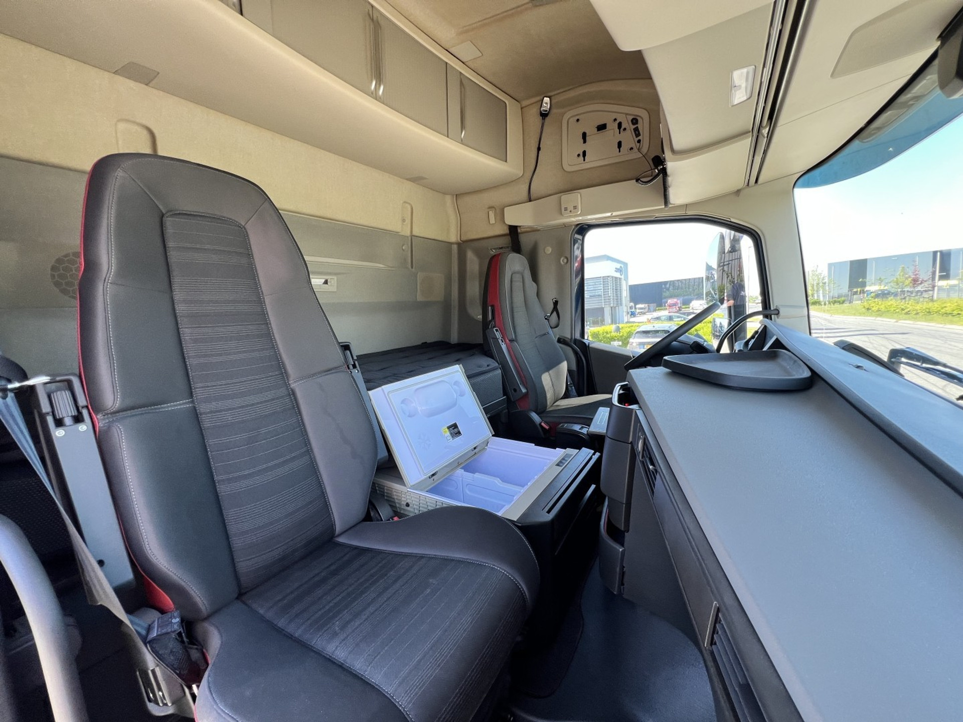 44913377-12.jpg