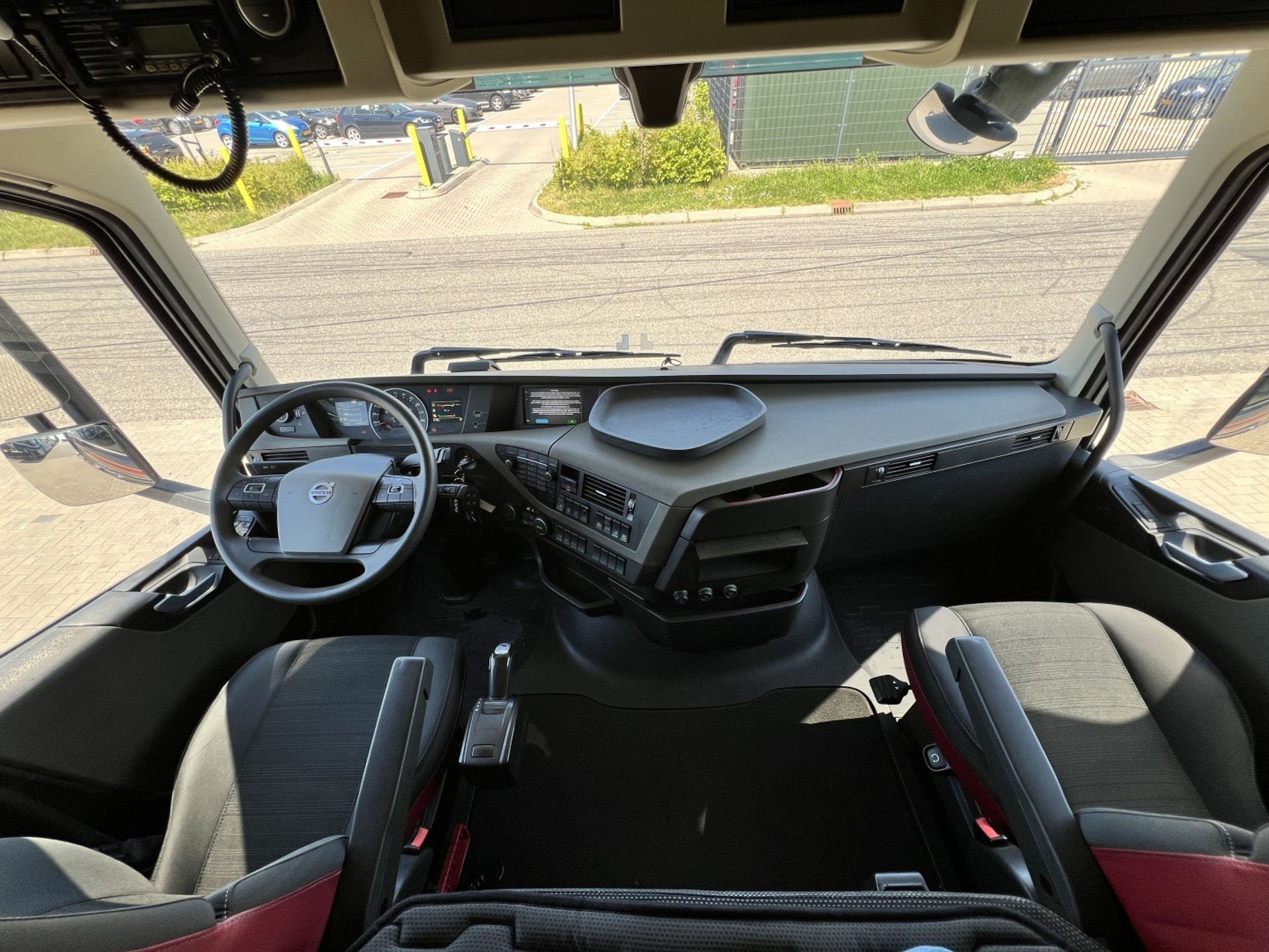 44913377-14.jpg