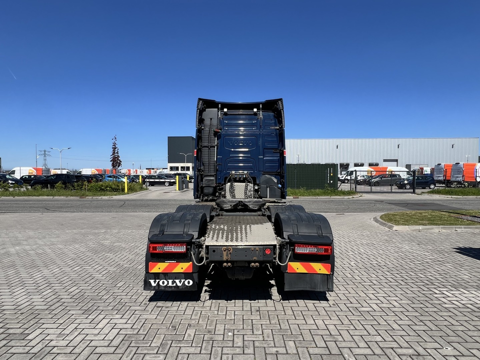 44913377-6.jpg
