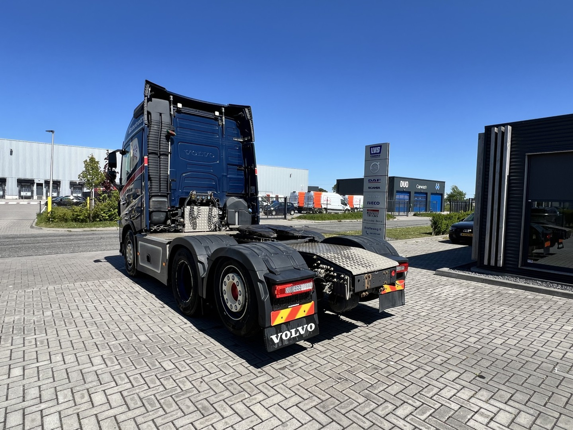 44913377-7.jpg