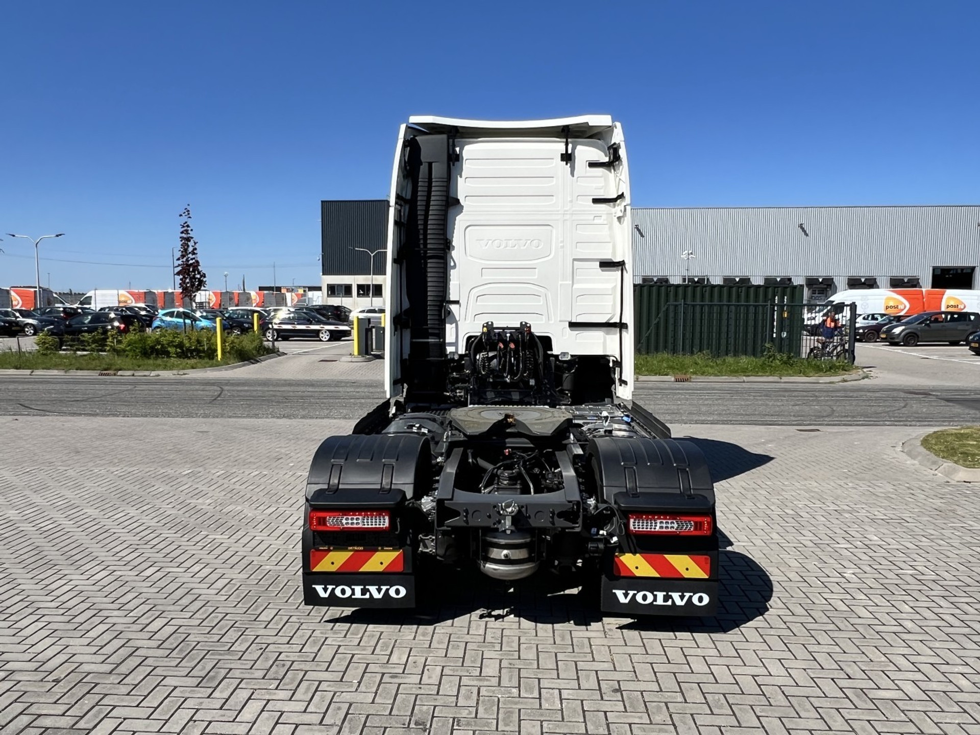 44913396-6.jpg