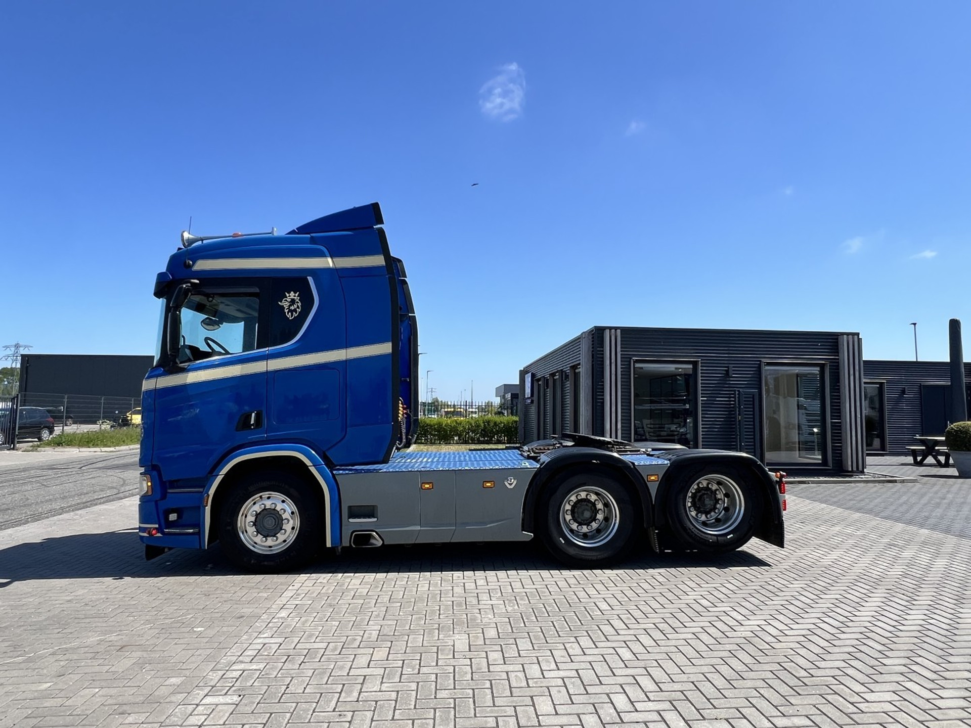 45060403-8.jpg