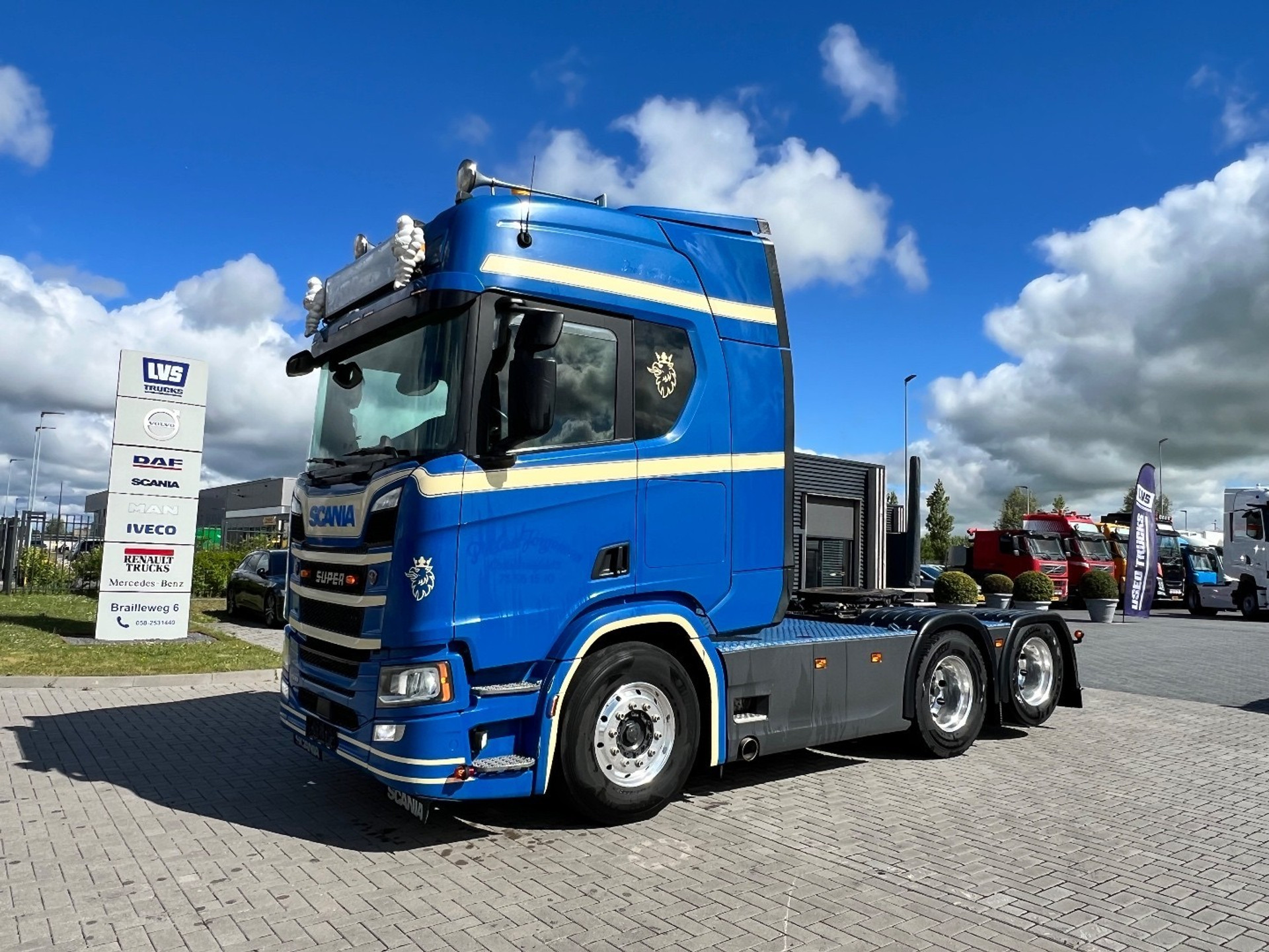 45305787-1.jpg