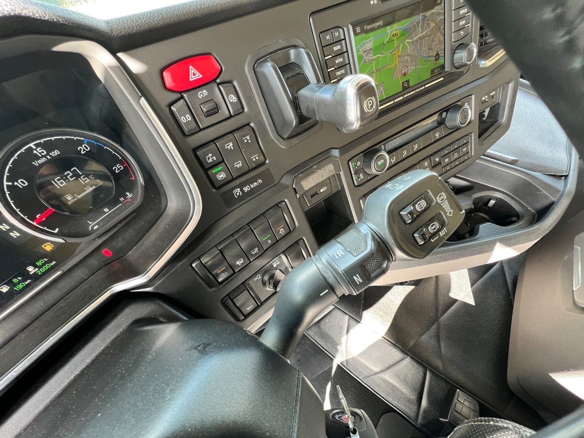 45305787-14.jpg