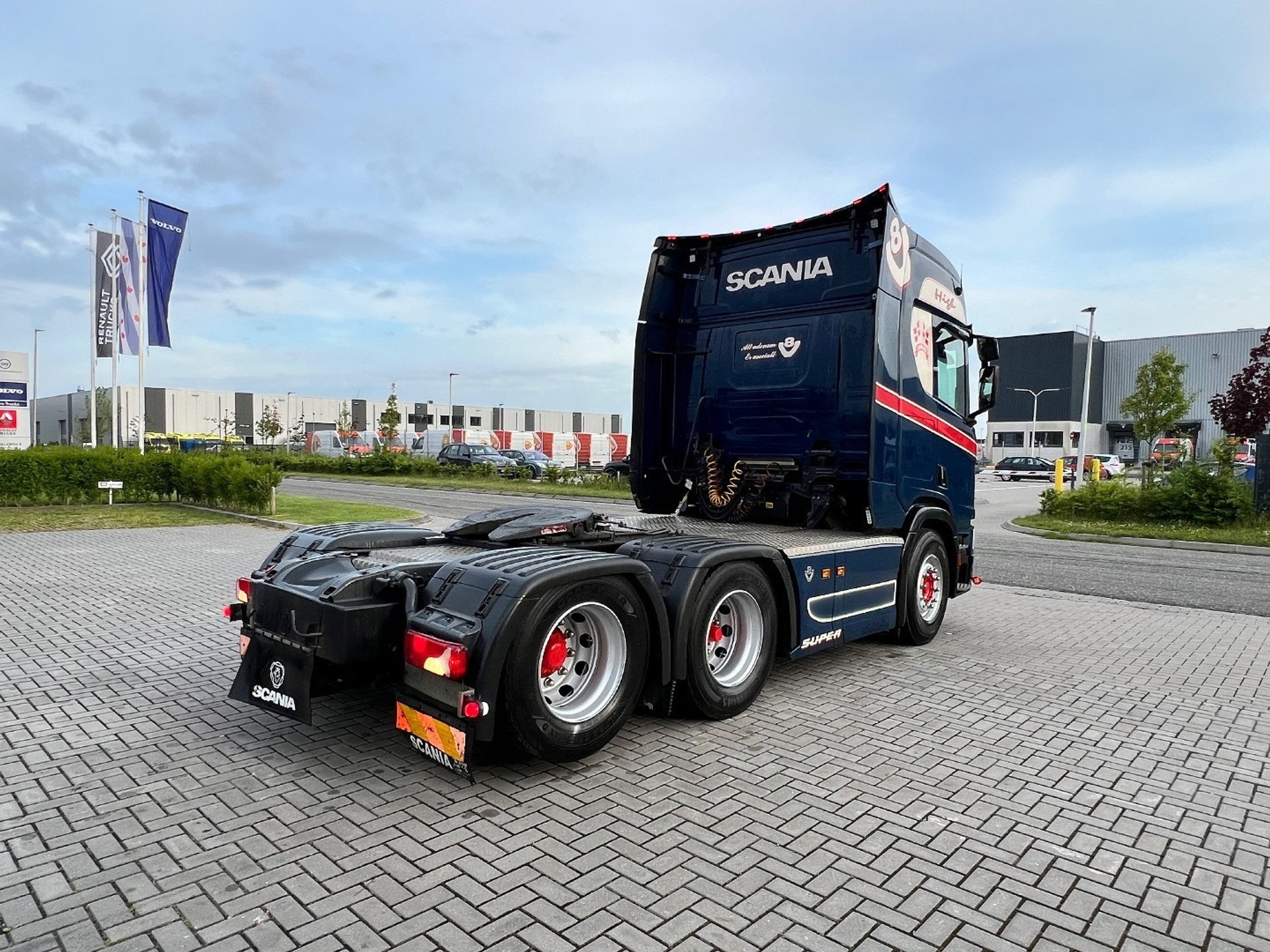 45569867-5.jpg