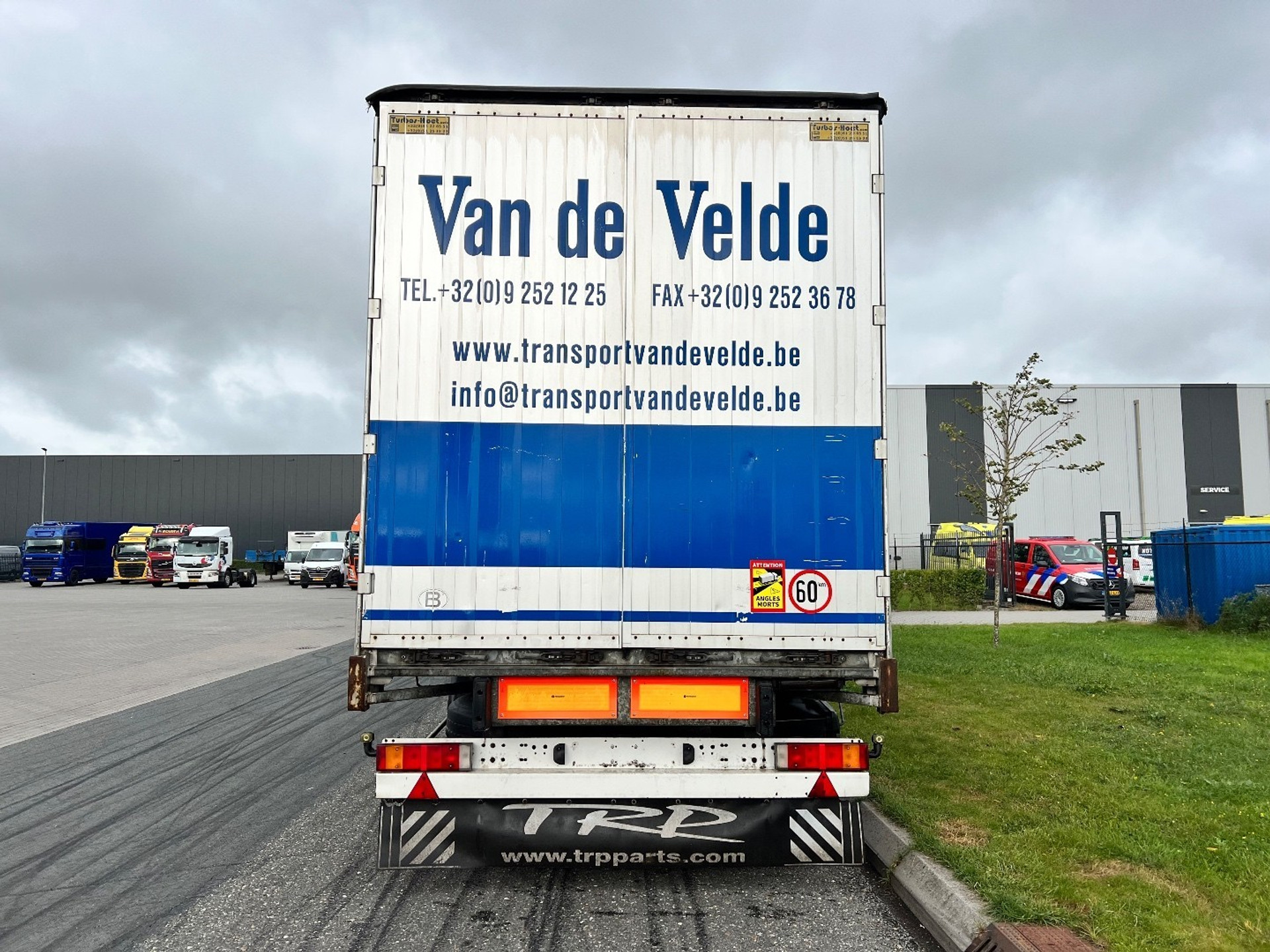 47441957-7.jpg