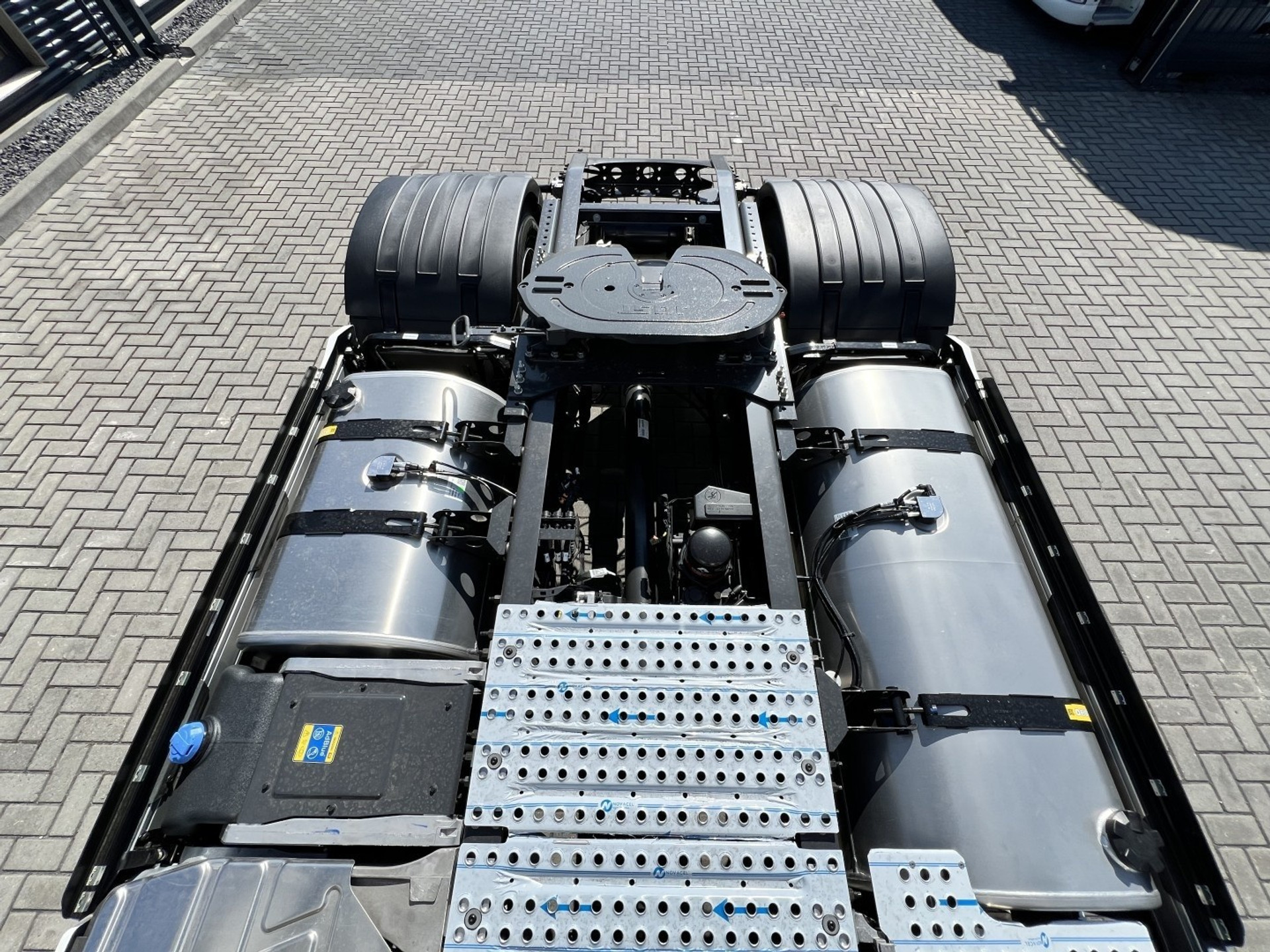 47557436-14.jpg