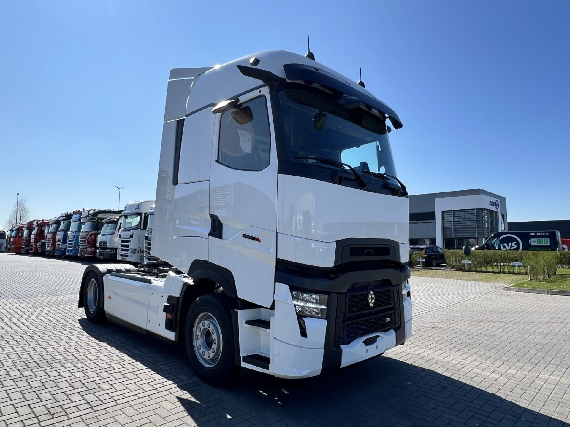 47557436-3.jpg