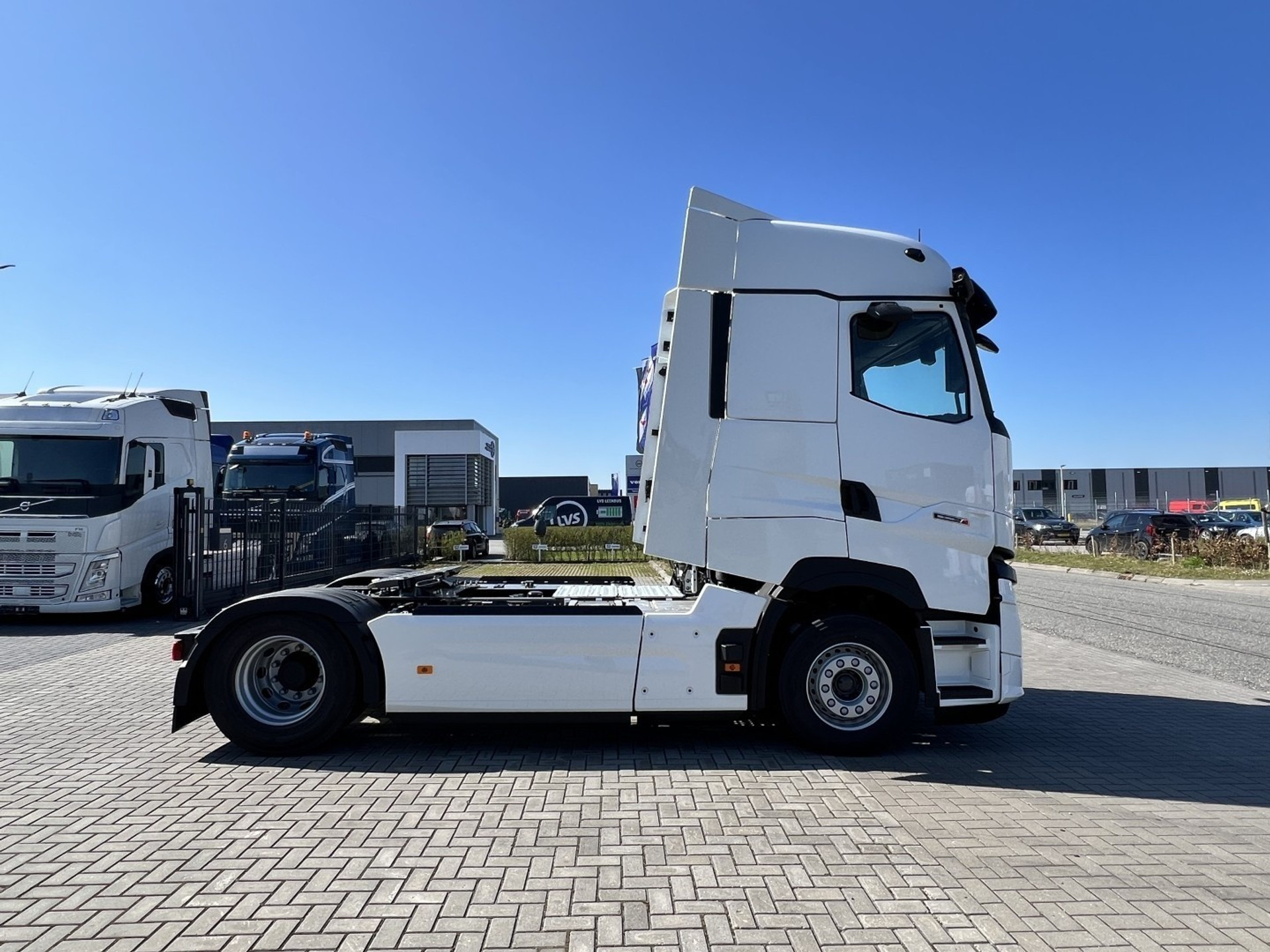 47557436-4.jpg