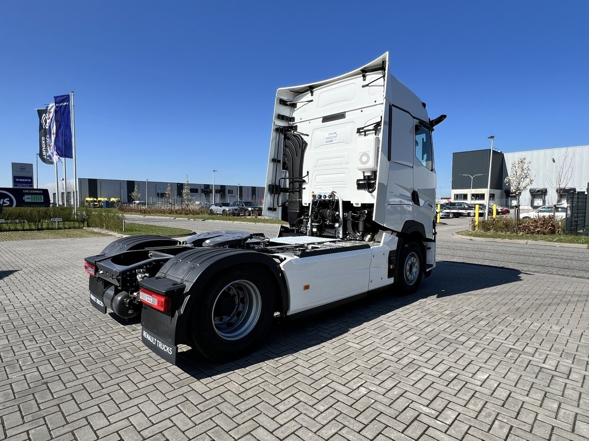 47557436-5.jpg