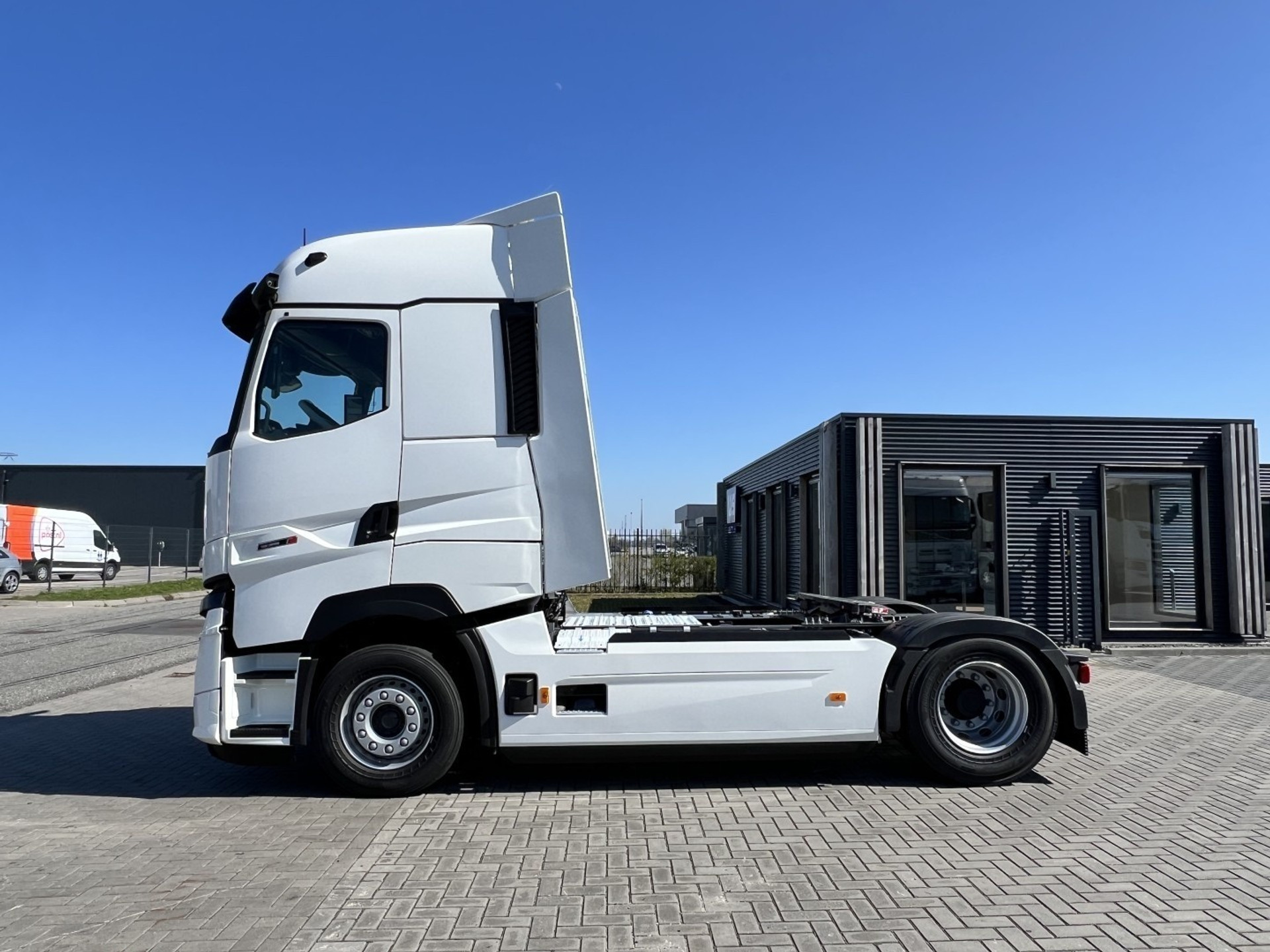 47557436-8.jpg