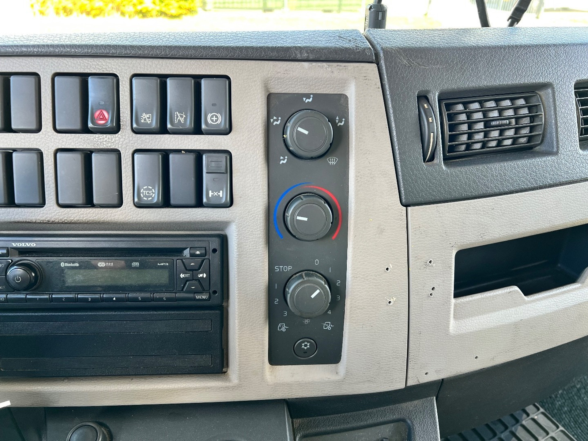 47832989-19.jpg