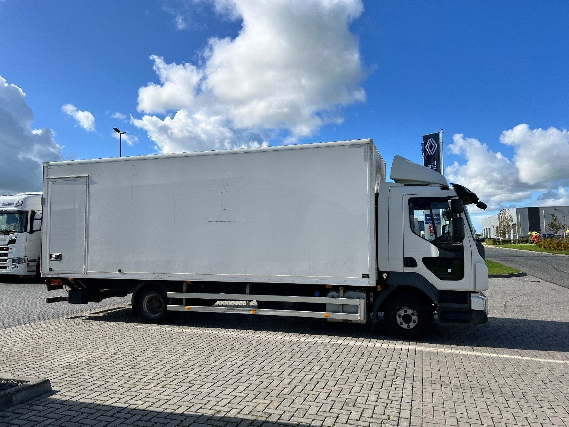 47832989-4.jpg